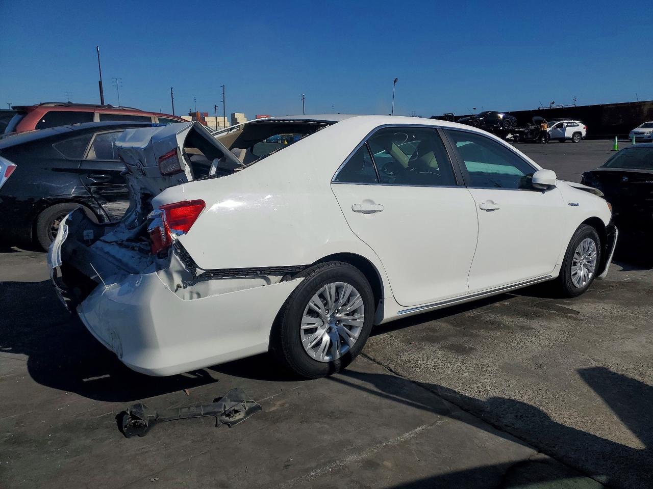 2014 Toyota Camry Hybrid Le White vin: 4T1BD1FK4EU134775