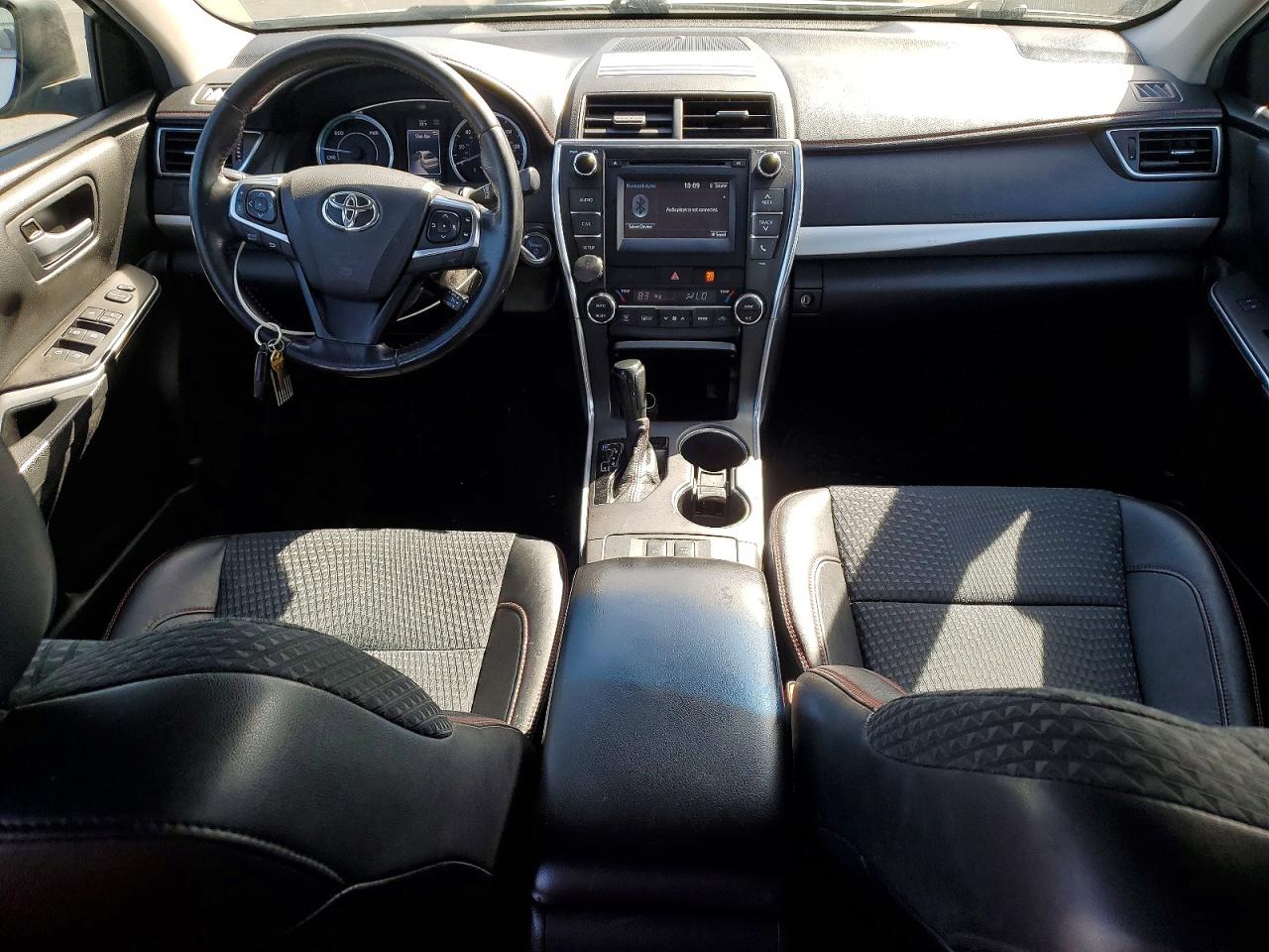 2015 Toyota Camry Hybrid Se Серебряный vin: 4T1BD1FK4FU162092