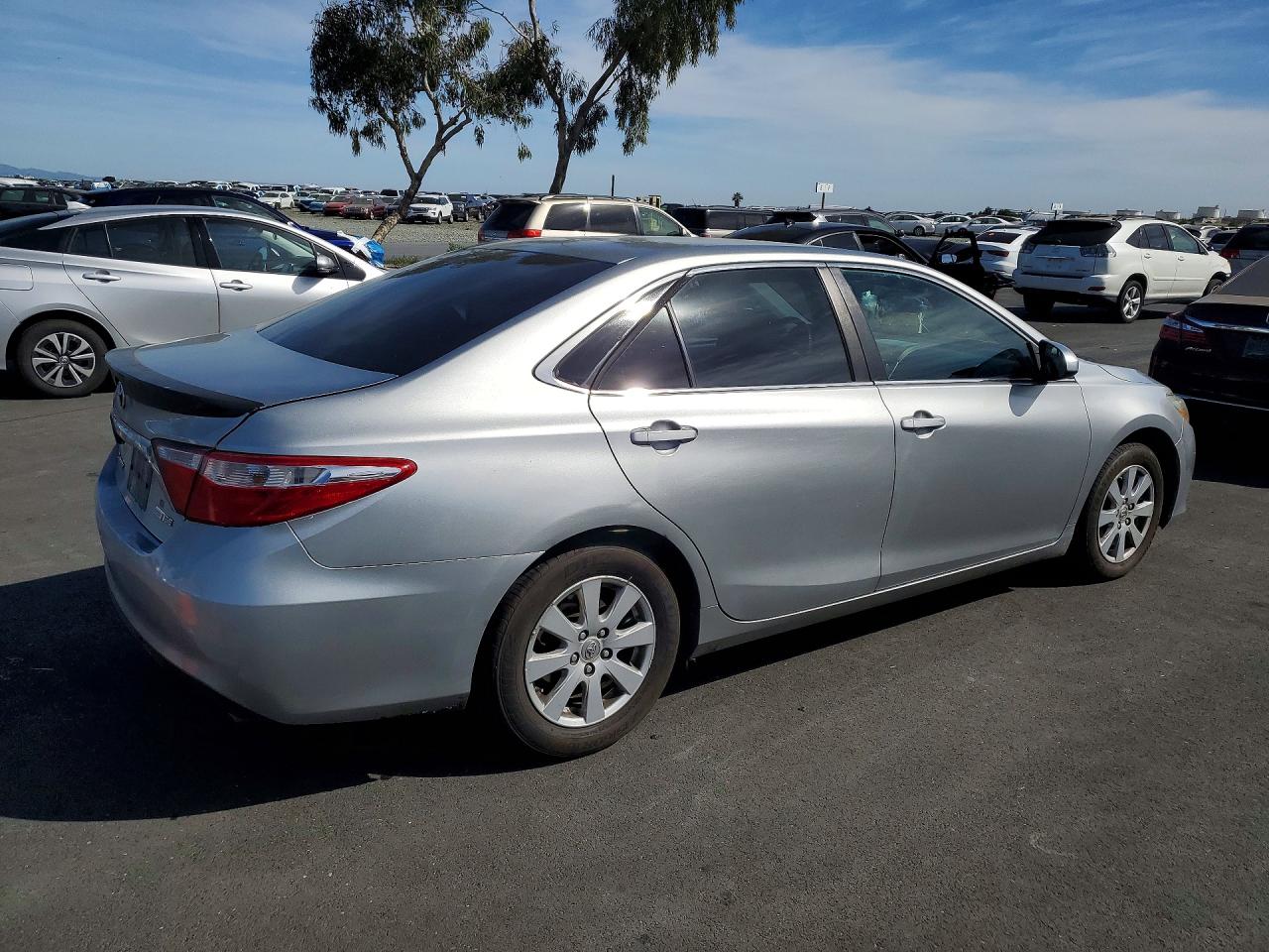 2015 Toyota Camry Hybrid Se Серебряный vin: 4T1BD1FK4FU162092