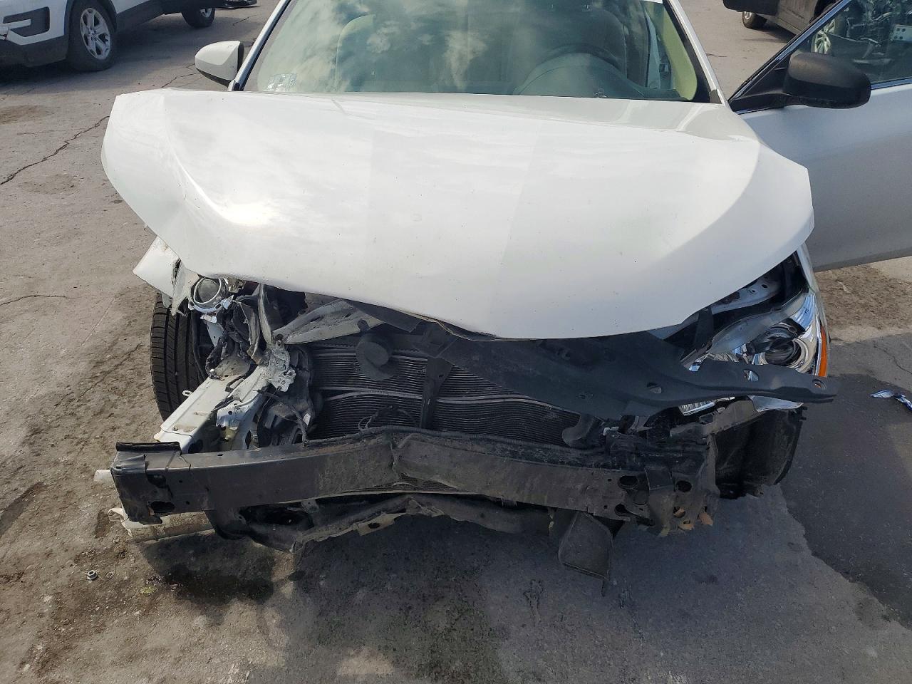 2015 Toyota Camry Hybrid Le Белый vin: 4T1BD1FK4FU164389