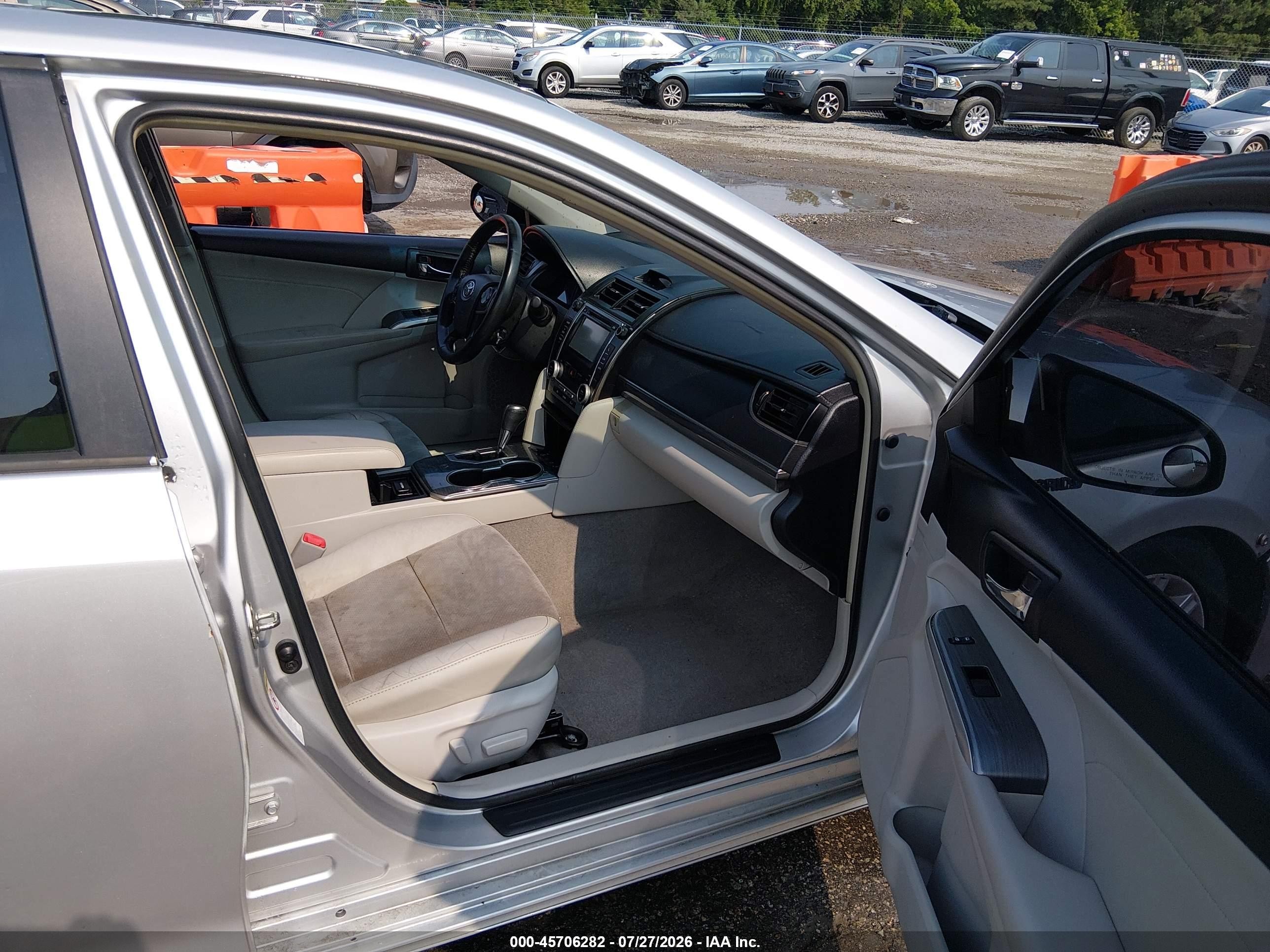 2014 Toyota Camry Hybrid Xle Silver vin: 4T1BD1FK5EU108153