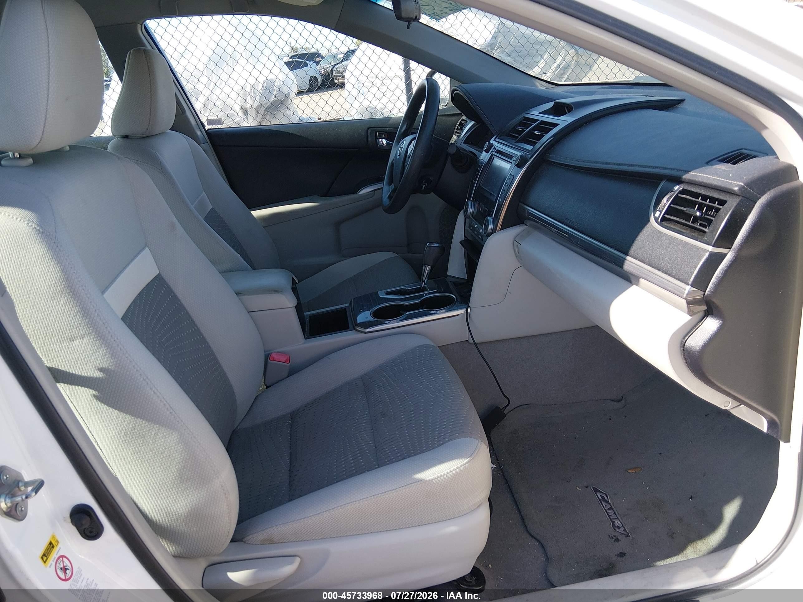 2014 Toyota Camry Hybrid Le Белый vin: 4T1BD1FK5EU136101