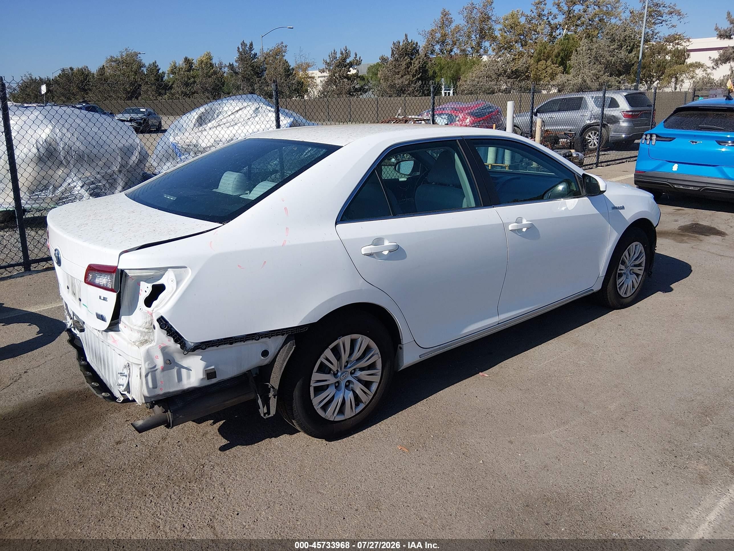 2014 Toyota Camry Hybrid Le Белый vin: 4T1BD1FK5EU136101