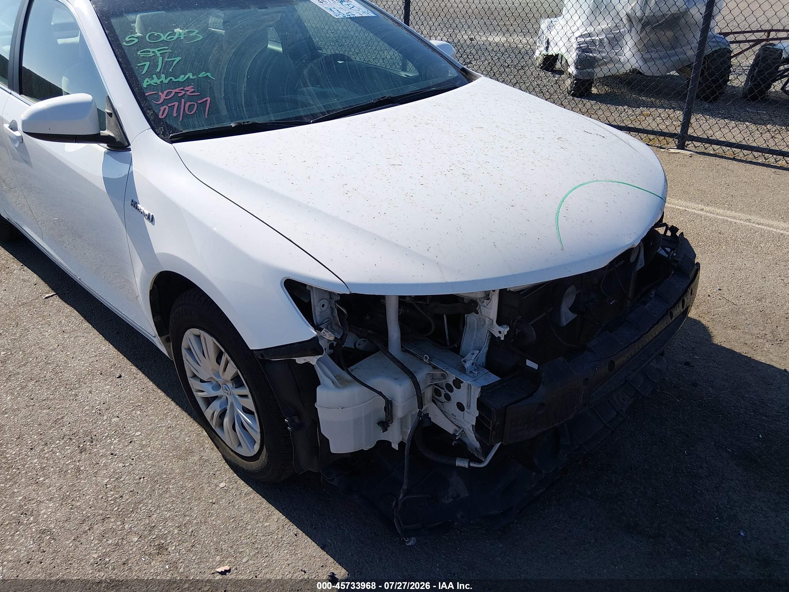 2014 Toyota Camry Hybrid Le Белый vin: 4T1BD1FK5EU136101