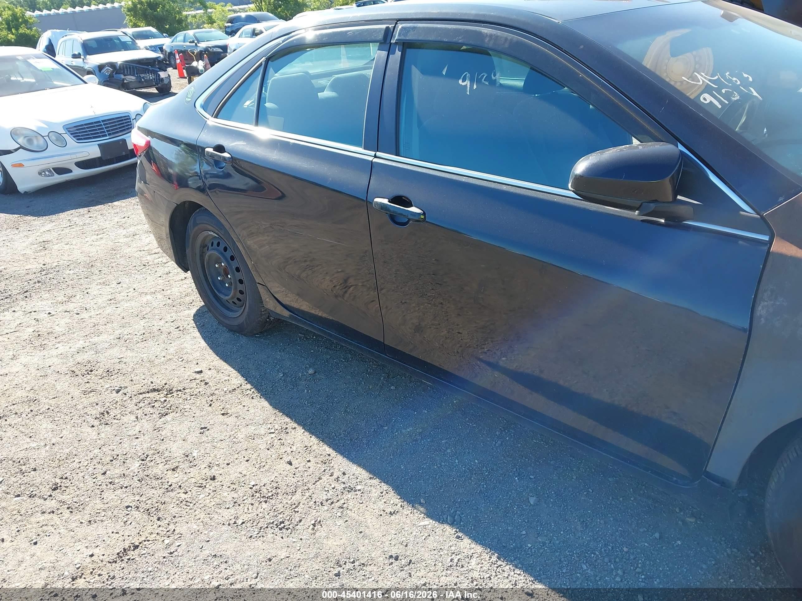 2015 Toyota Camry Hybrid Le Черный vin: 4T1BD1FK5FU172310