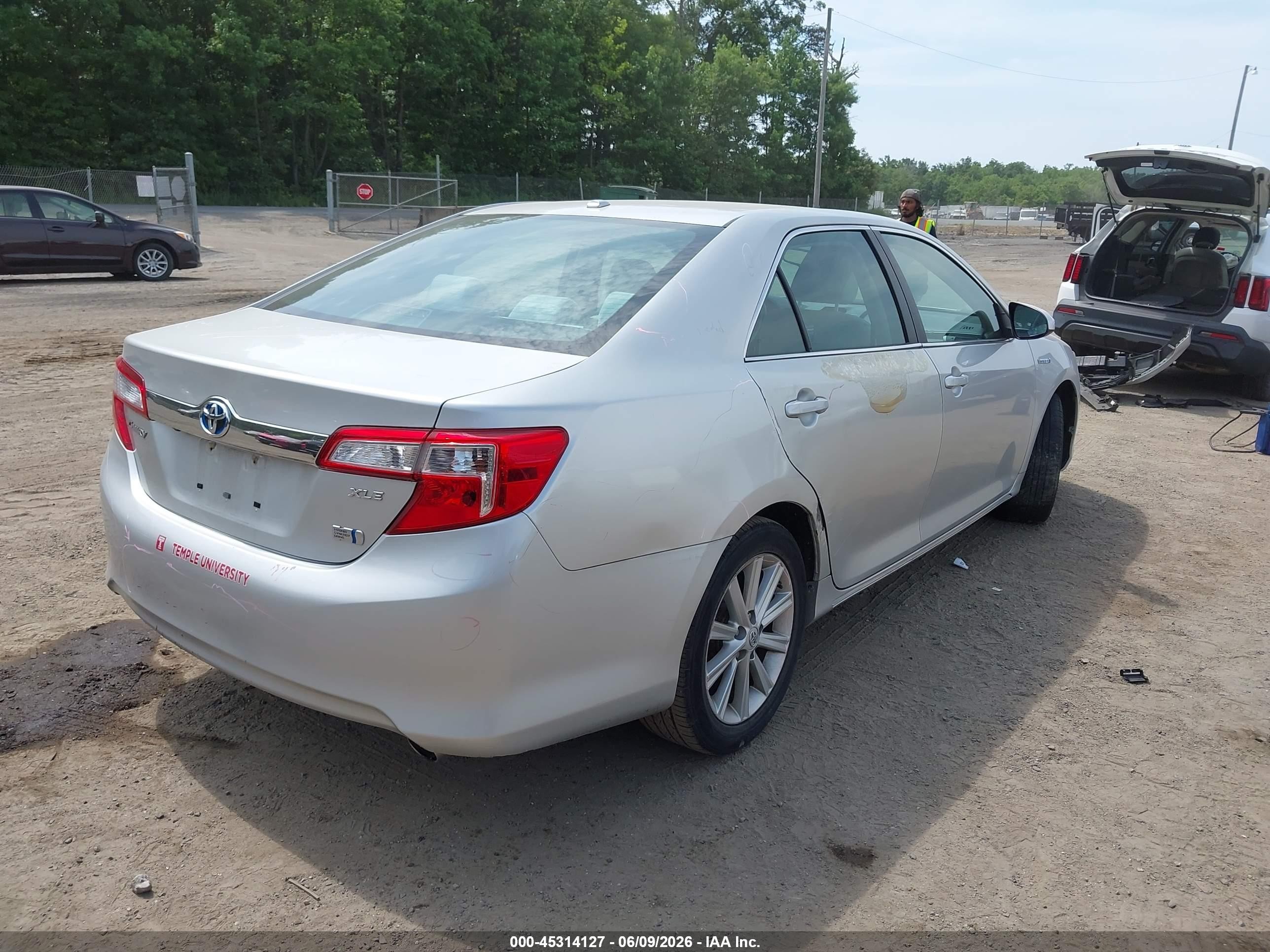 2014 Toyota Camry Hybrid Xle Silver vin: 4T1BD1FK6EU122448