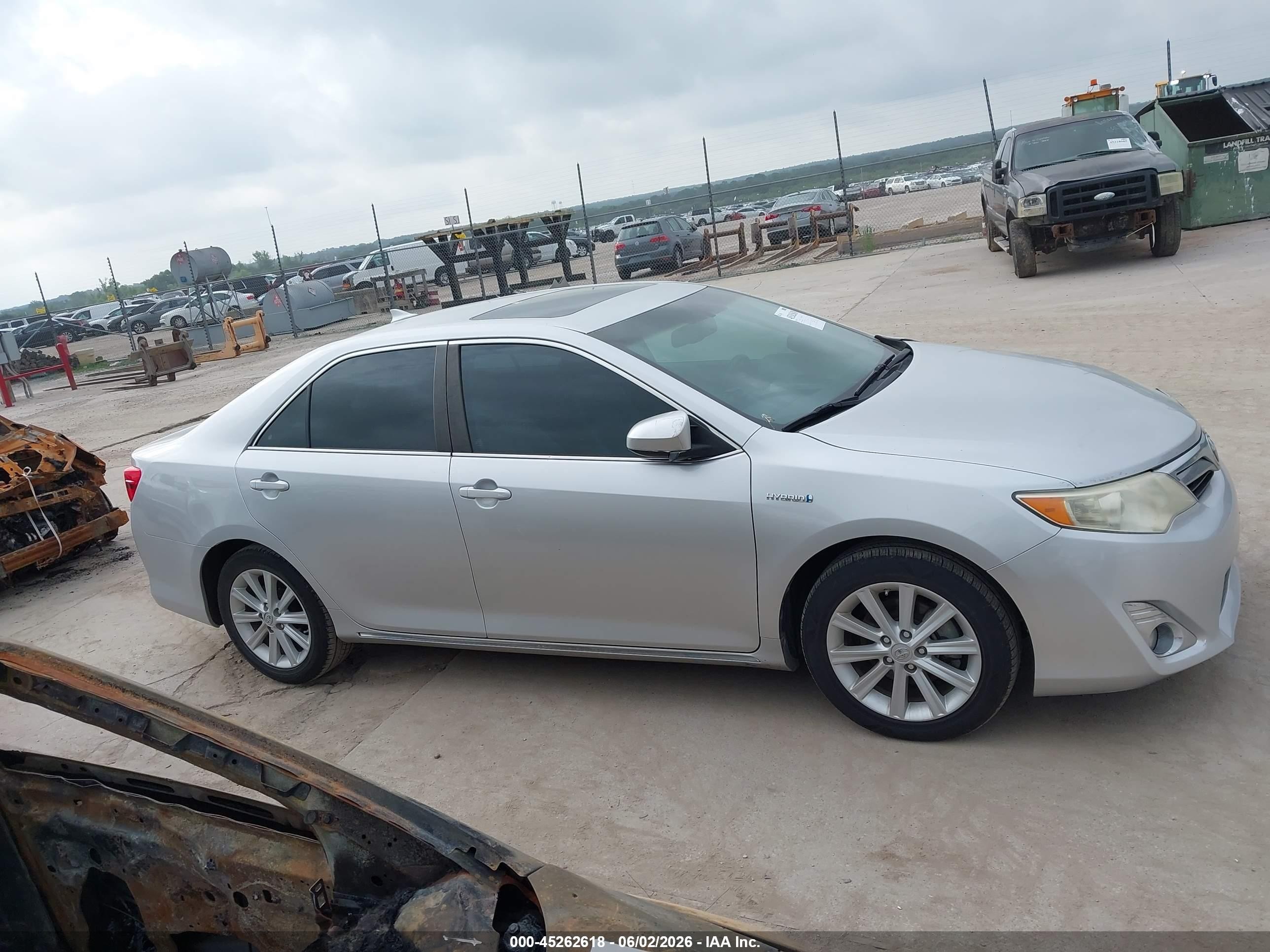 2014 Toyota Camry Hybrid Xle Silver vin: 4T1BD1FK6EU135846