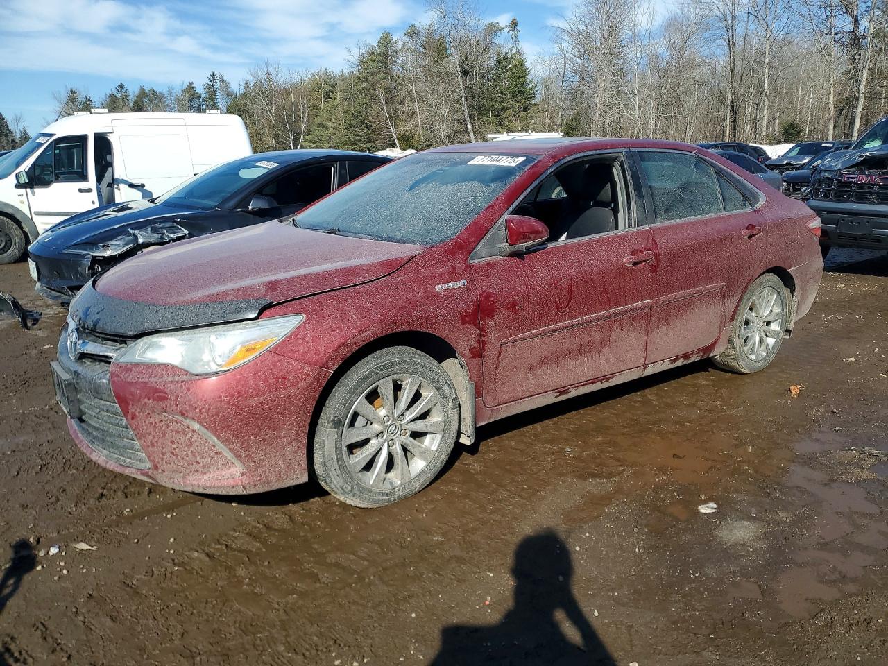 2015 Toyota Camry Hybrid Красный vin: 4T1BD1FK6FU159775