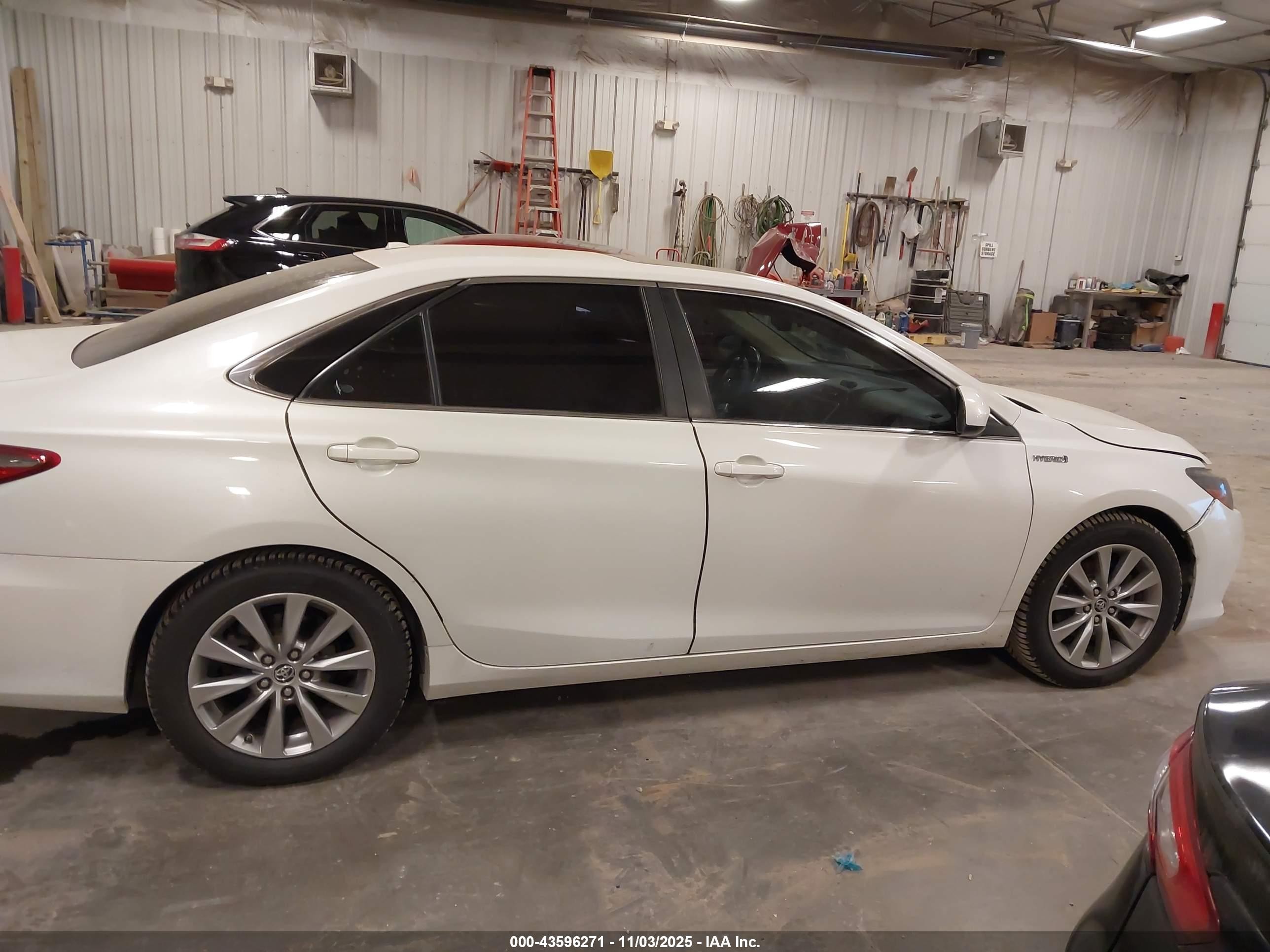 2015 Toyota Camry Hybrid Xle White vin: 4T1BD1FK6FU164586