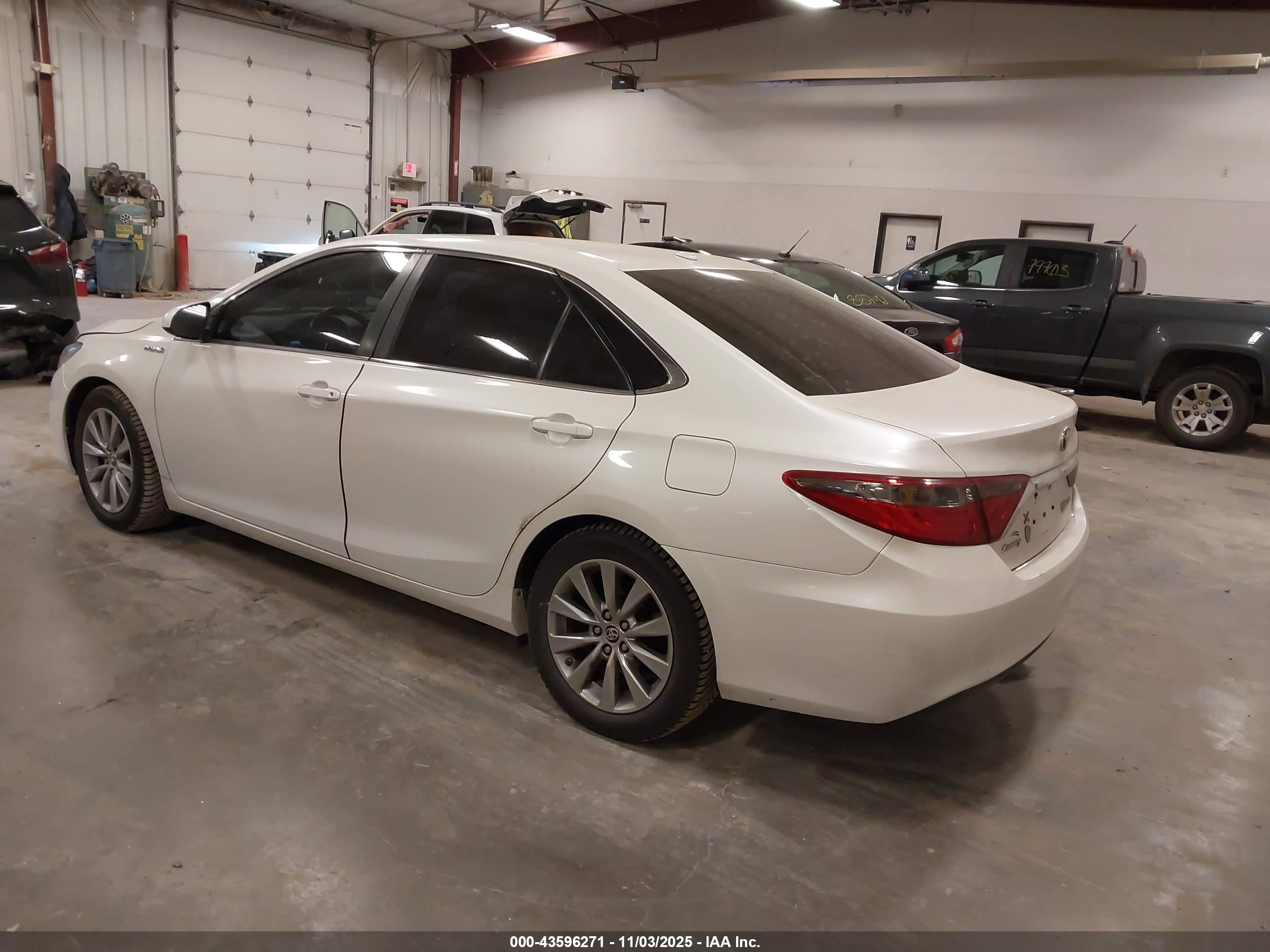 2015 Toyota Camry Hybrid Xle White vin: 4T1BD1FK6FU164586