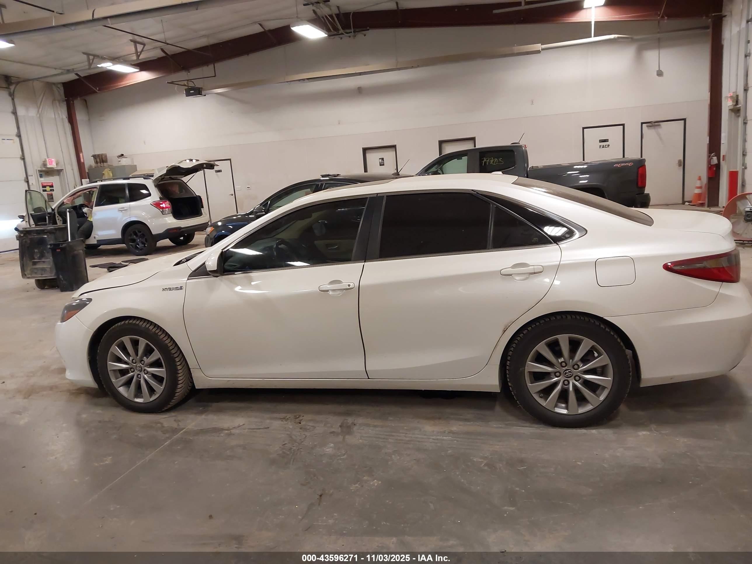 2015 Toyota Camry Hybrid Xle White vin: 4T1BD1FK6FU164586