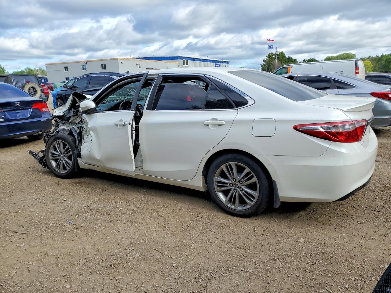 2015 Toyota Camry Hybrid Le White vin: 4T1BD1FK6FU167133
