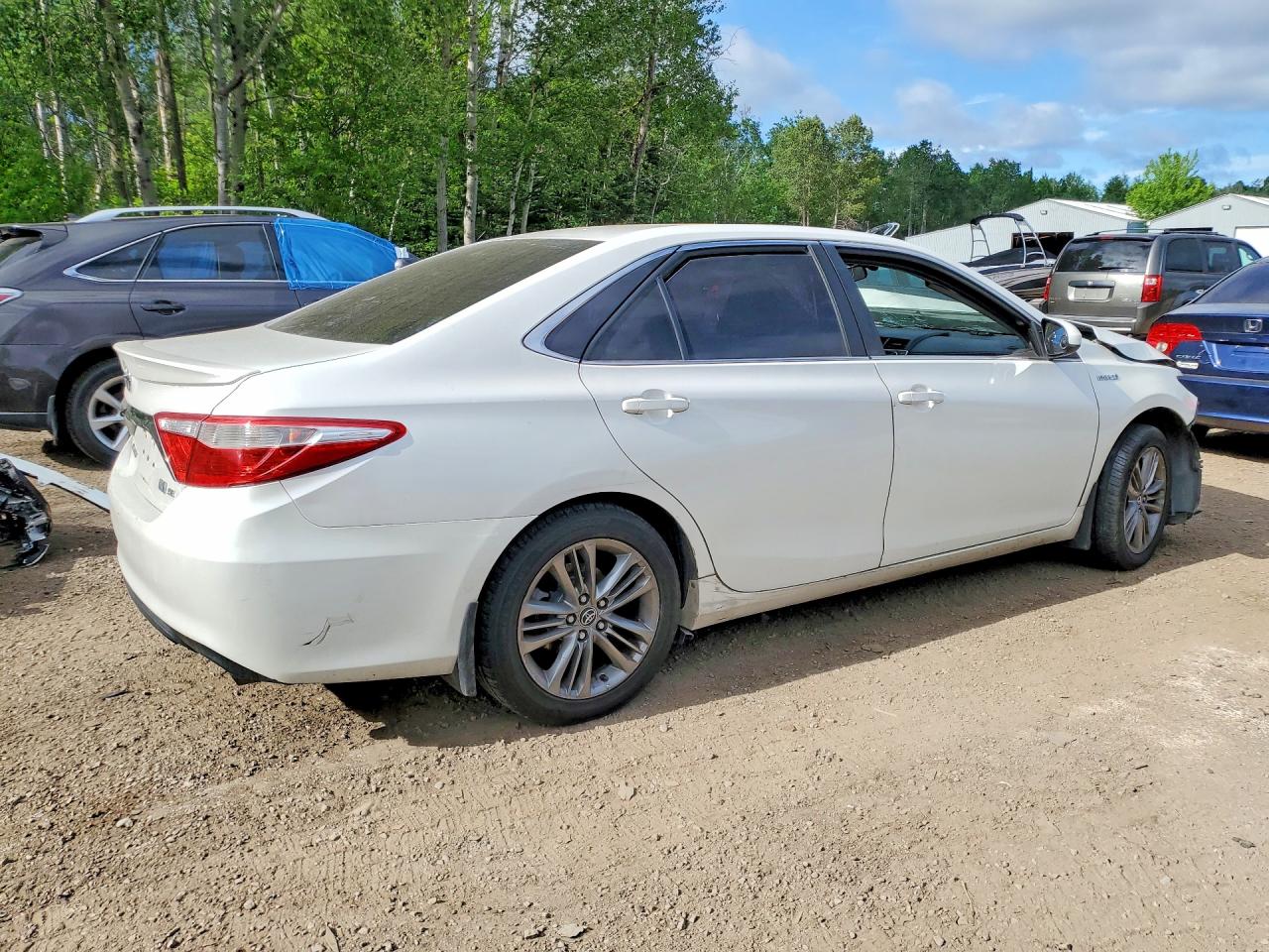 2015 Toyota Camry Hybrid Le White vin: 4T1BD1FK6FU167133