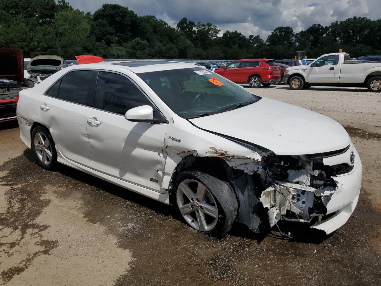 2014 Toyota Camry Hybrid Se White vin: 4T1BD1FK7EU120014 Damage: Right Head Lamp, Broken, Replacement Required