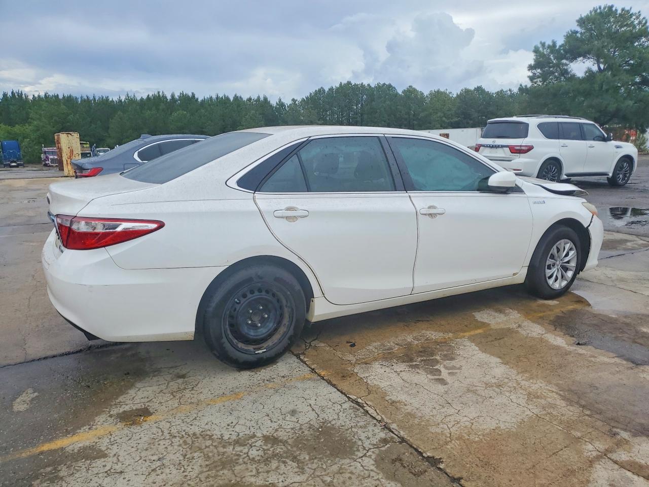 2015 Toyota Camry Hybrid Le White vin: 4T1BD1FK7FU162152