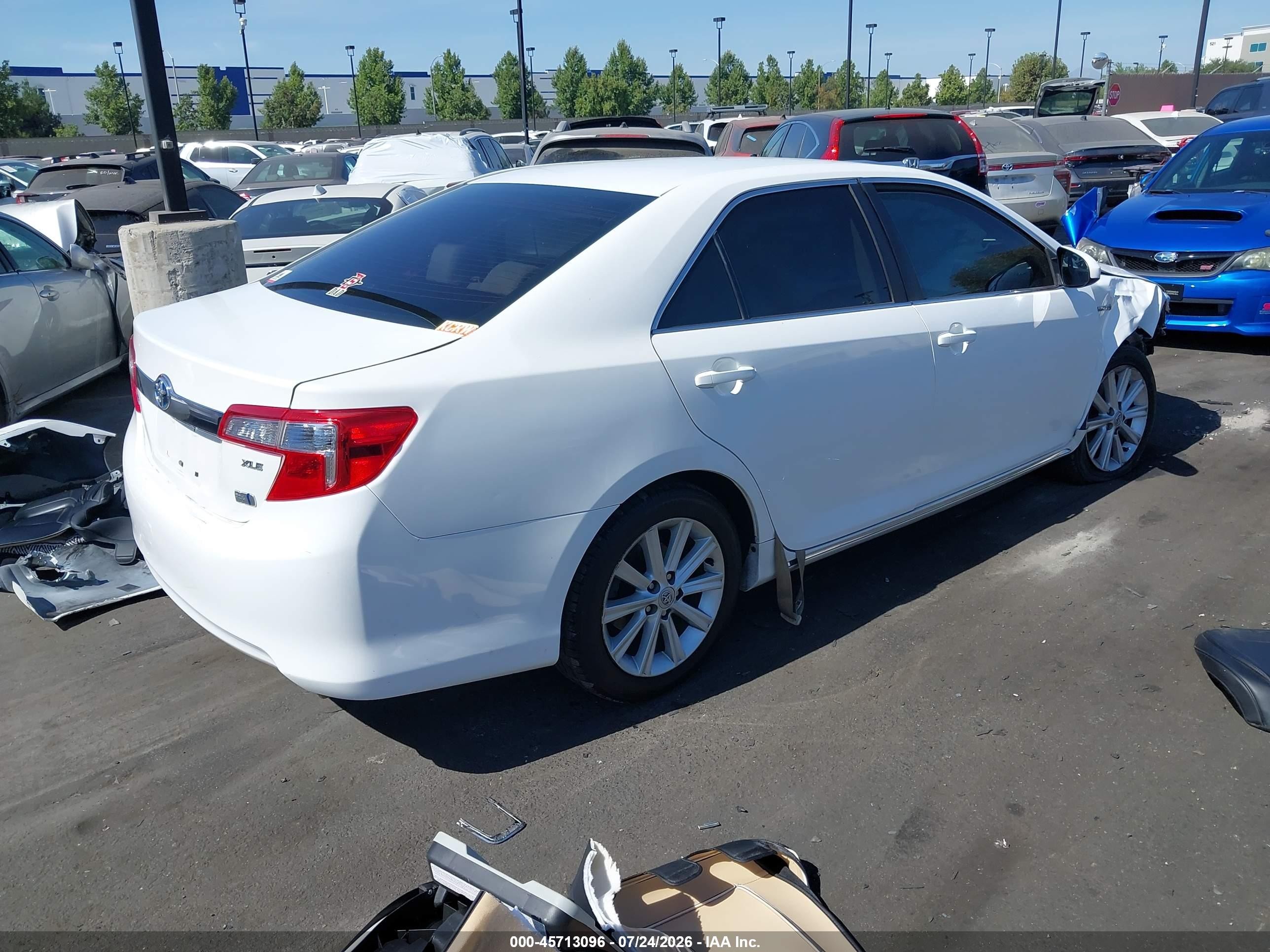 2013 Toyota Camry Hybrid Xle Белый vin: 4T1BD1FK8DU064180