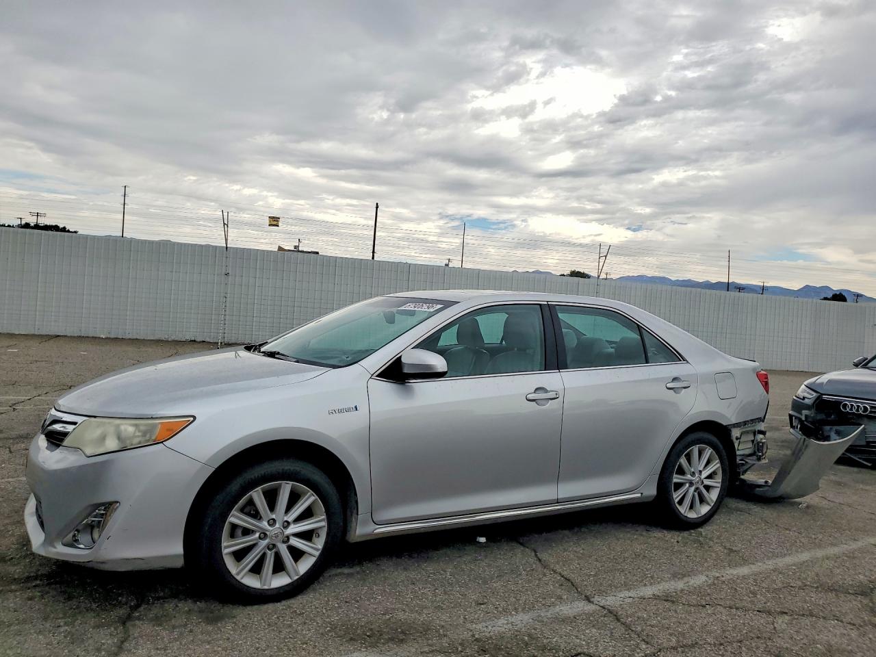 2014 Toyota Camry Hybrid Xle Silver vin: 4T1BD1FK8EU133872