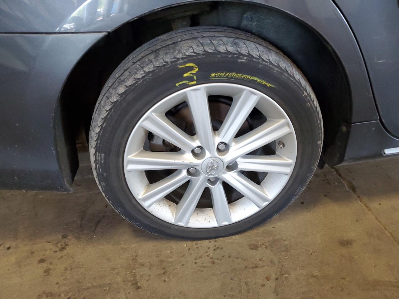2012 Toyota Camry Hybrid Xle Gray vin: 4T1BD1FK9CU058421 Damage: Right Rear Tire, Worn, Replacement Required