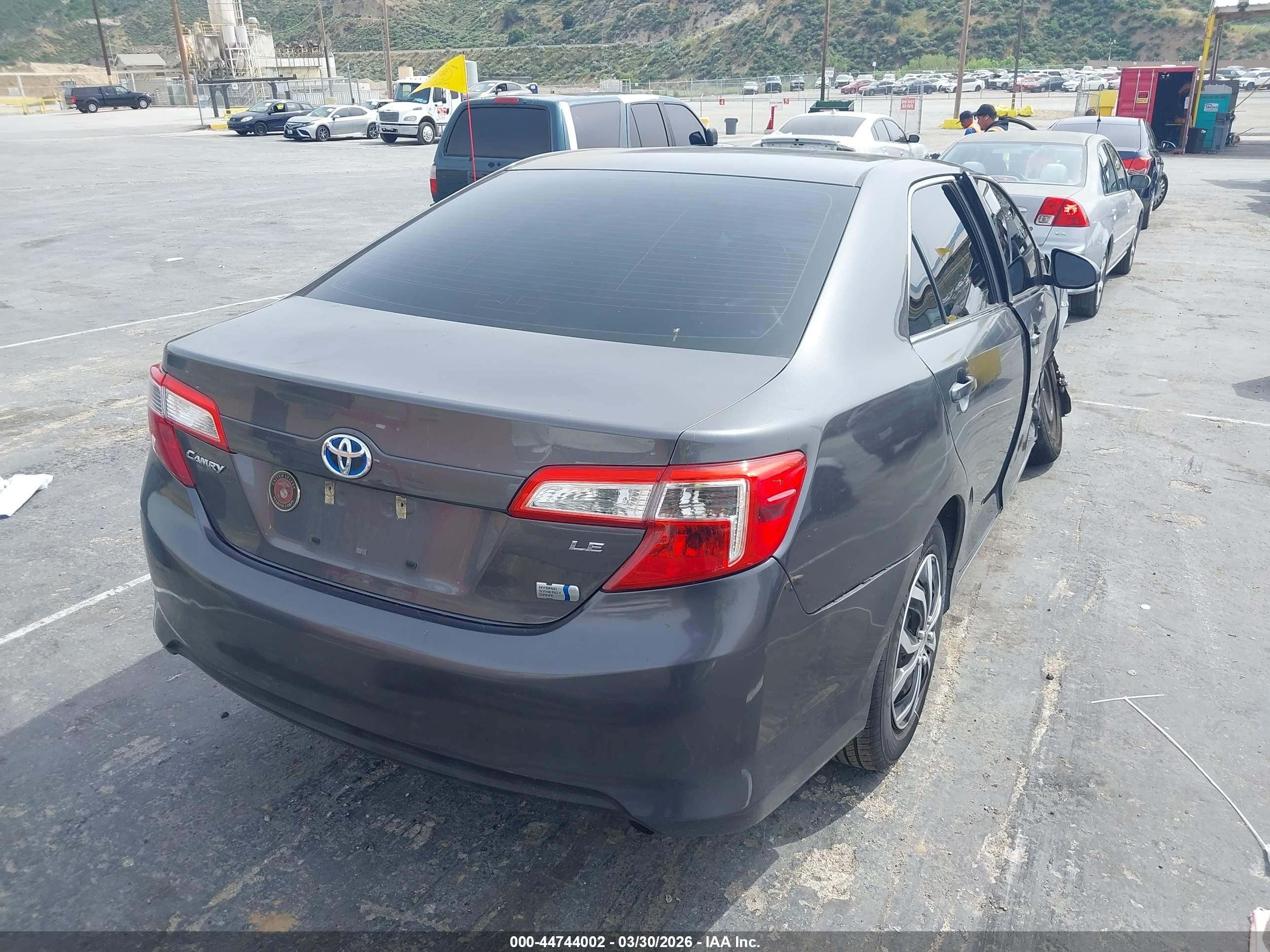 2013 Toyota Camry Hybrid Le Серый vin: 4T1BD1FK9DU095342