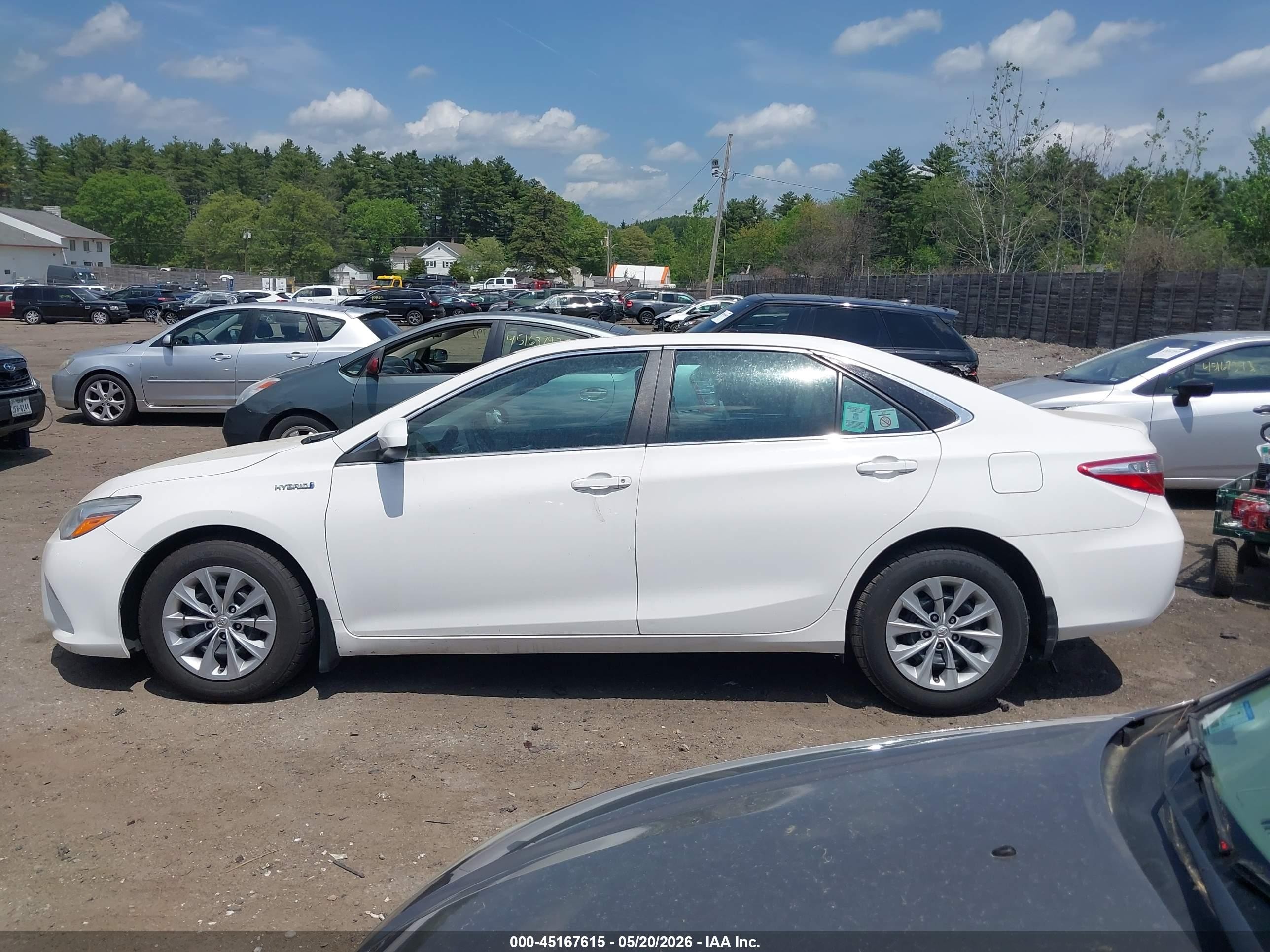2015 Toyota Camry Hybrid Le White vin: 4T1BD1FK9FU169913