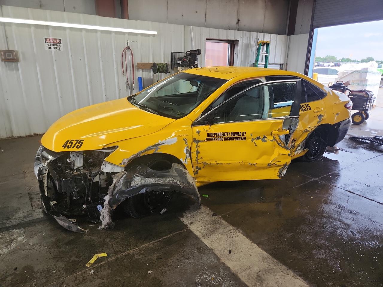 2015 Toyota Camry Yellow vin: 4T1BD1FK9FU172813 Damage: Left Front Fender, Dent(S) W/ Paint Dmg, > 12 Inches