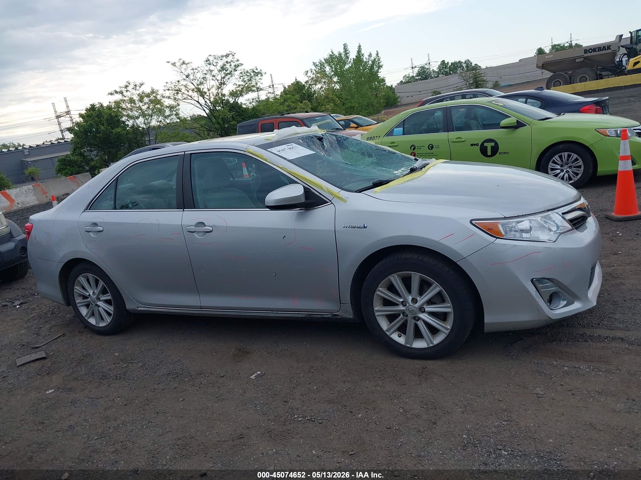 2013 Toyota Camry Hybrid Xle Silver vin: 4T1BD1FKXDU074158