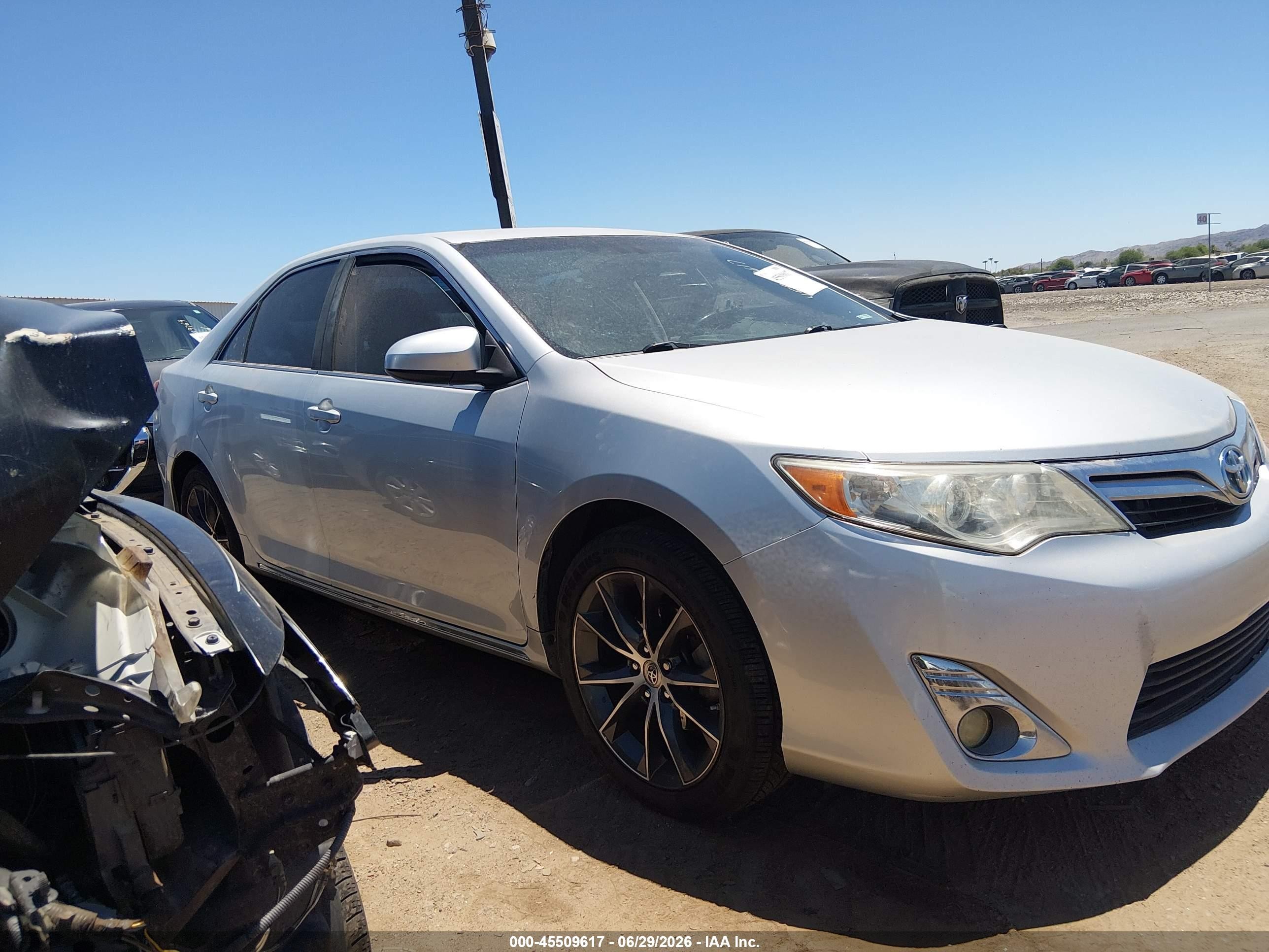2014 Toyota Camry Hybrid Xle Silver vin: 4T1BD1FKXEU118192