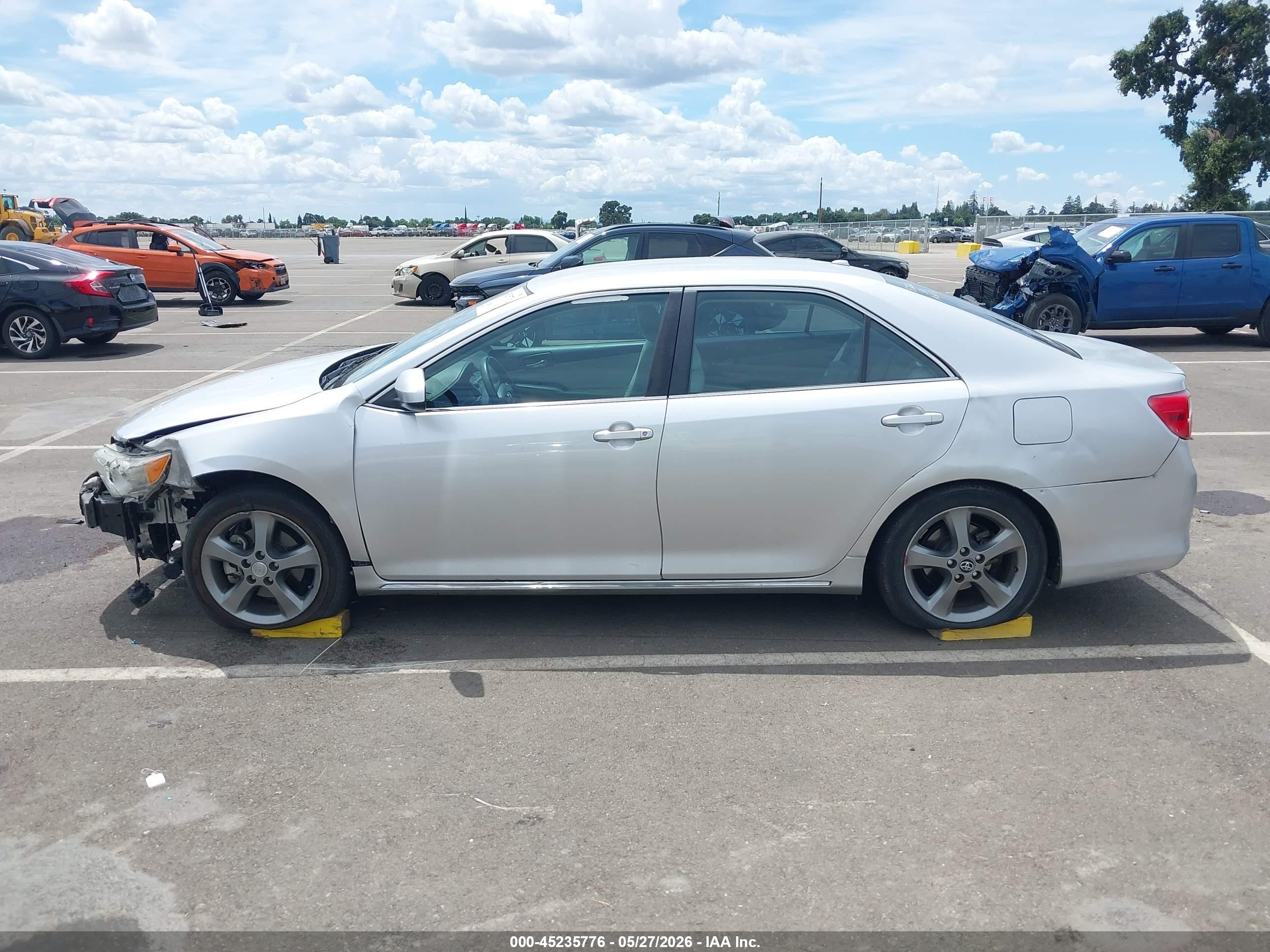 2014 Toyota Camry Hybrid Xle Silver vin: 4T1BD1FKXEU120556