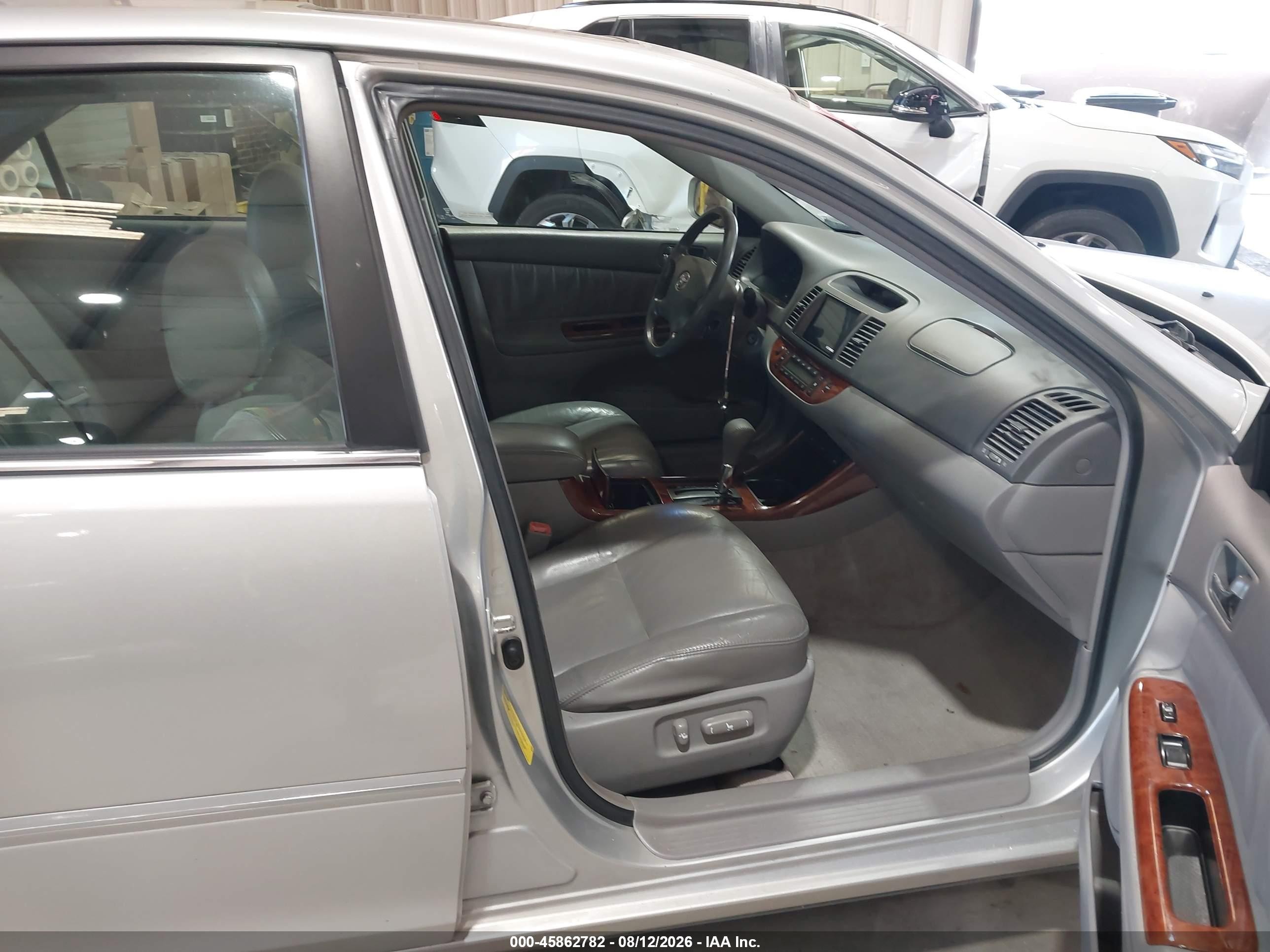 2004 Toyota Camry Xle Silver vin: 4T1BE30K04U288917