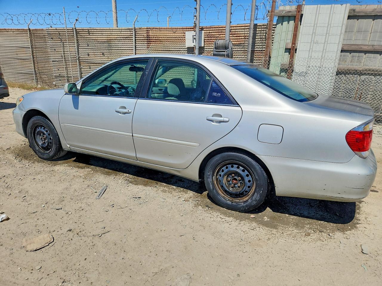 2005 Toyota Camry Le Silver vin: 4T1BE30K05U391935