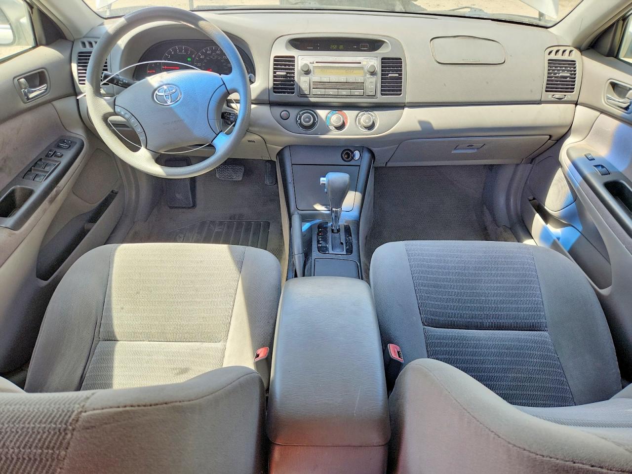 2005 Toyota Camry Le Silver vin: 4T1BE30K05U391935