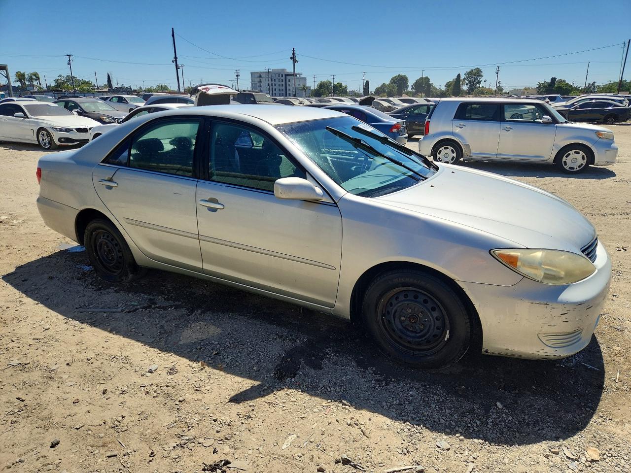 2005 Toyota Camry Le Silver vin: 4T1BE30K05U391935