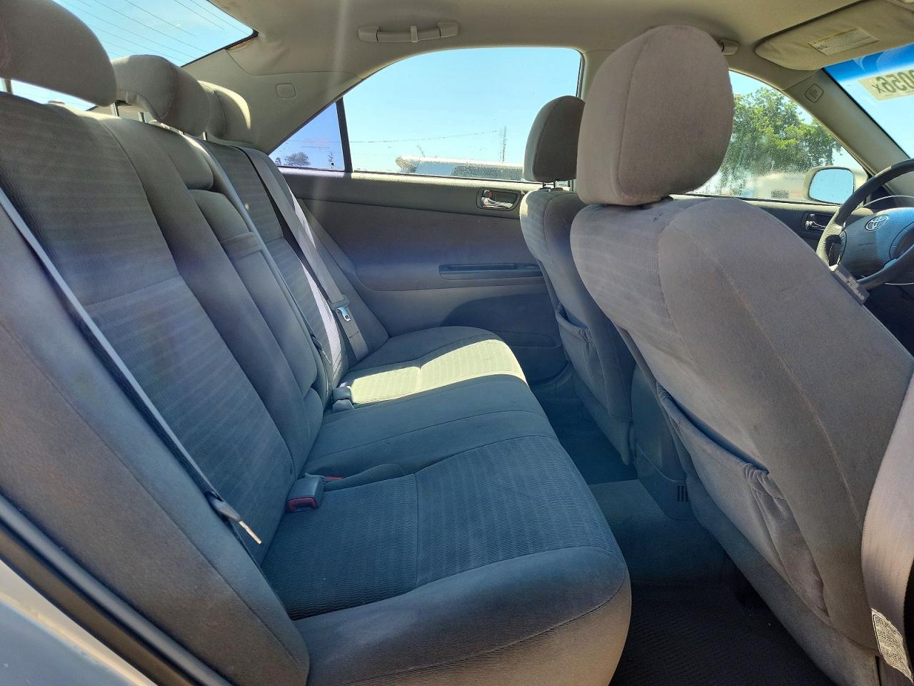 2005 Toyota Camry Le Silver vin: 4T1BE30K05U391935