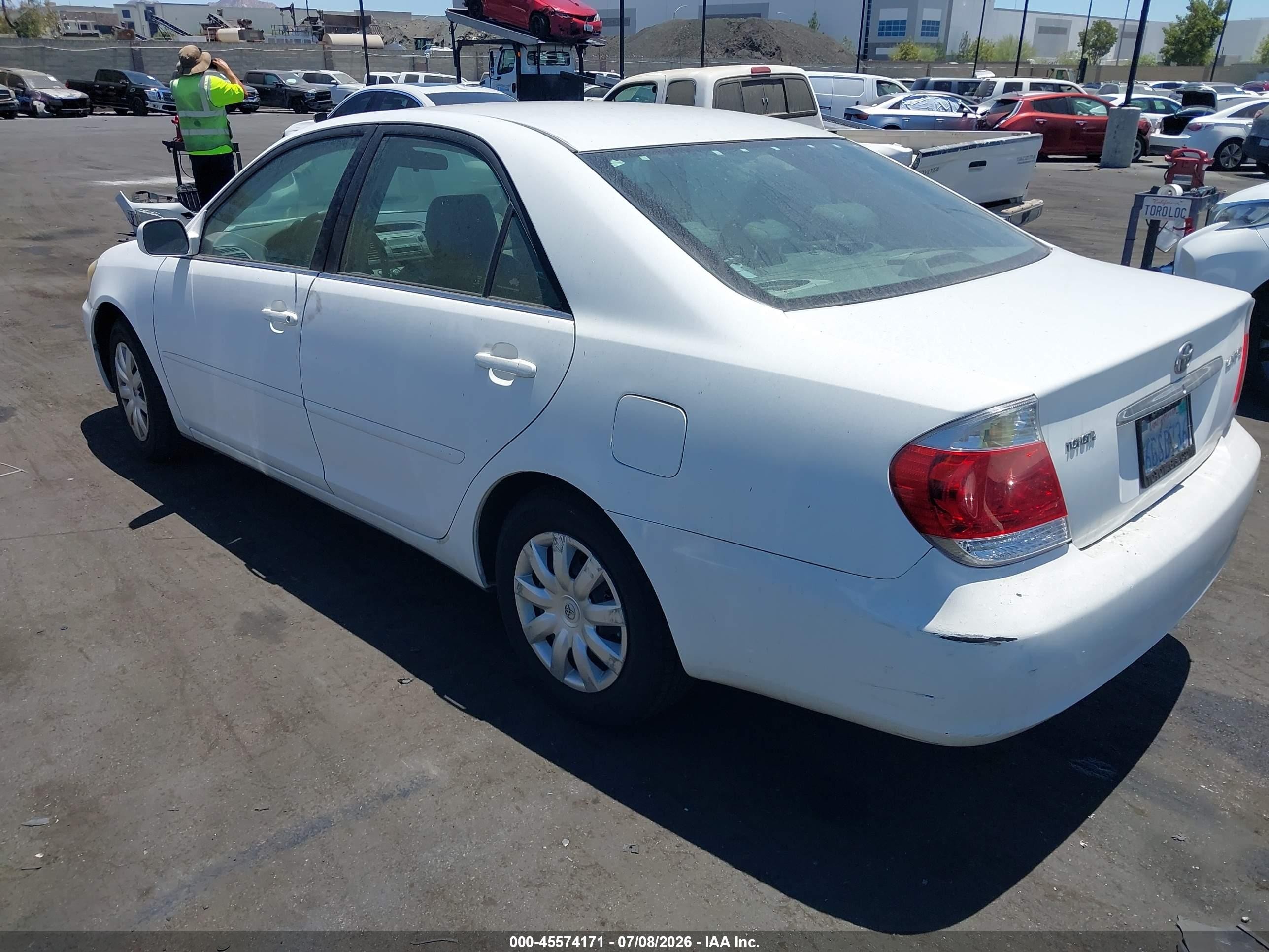 2005 Toyota Camry Le White vin: 4T1BE30K05U404540