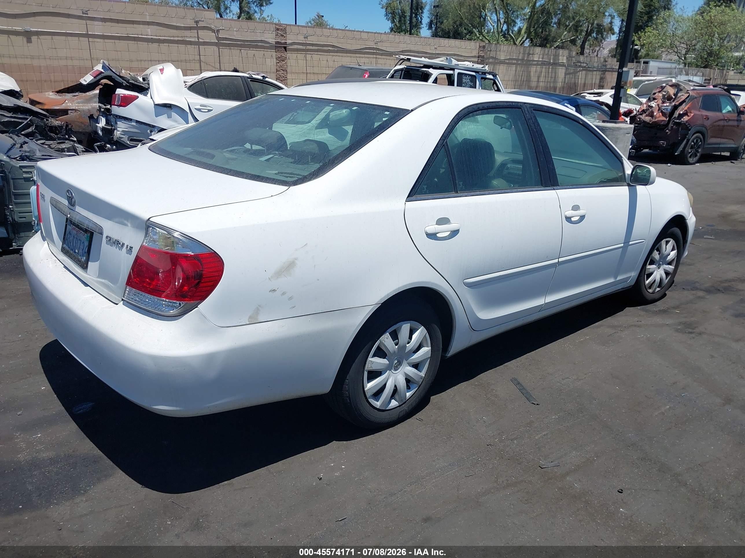 2005 Toyota Camry Le White vin: 4T1BE30K05U404540