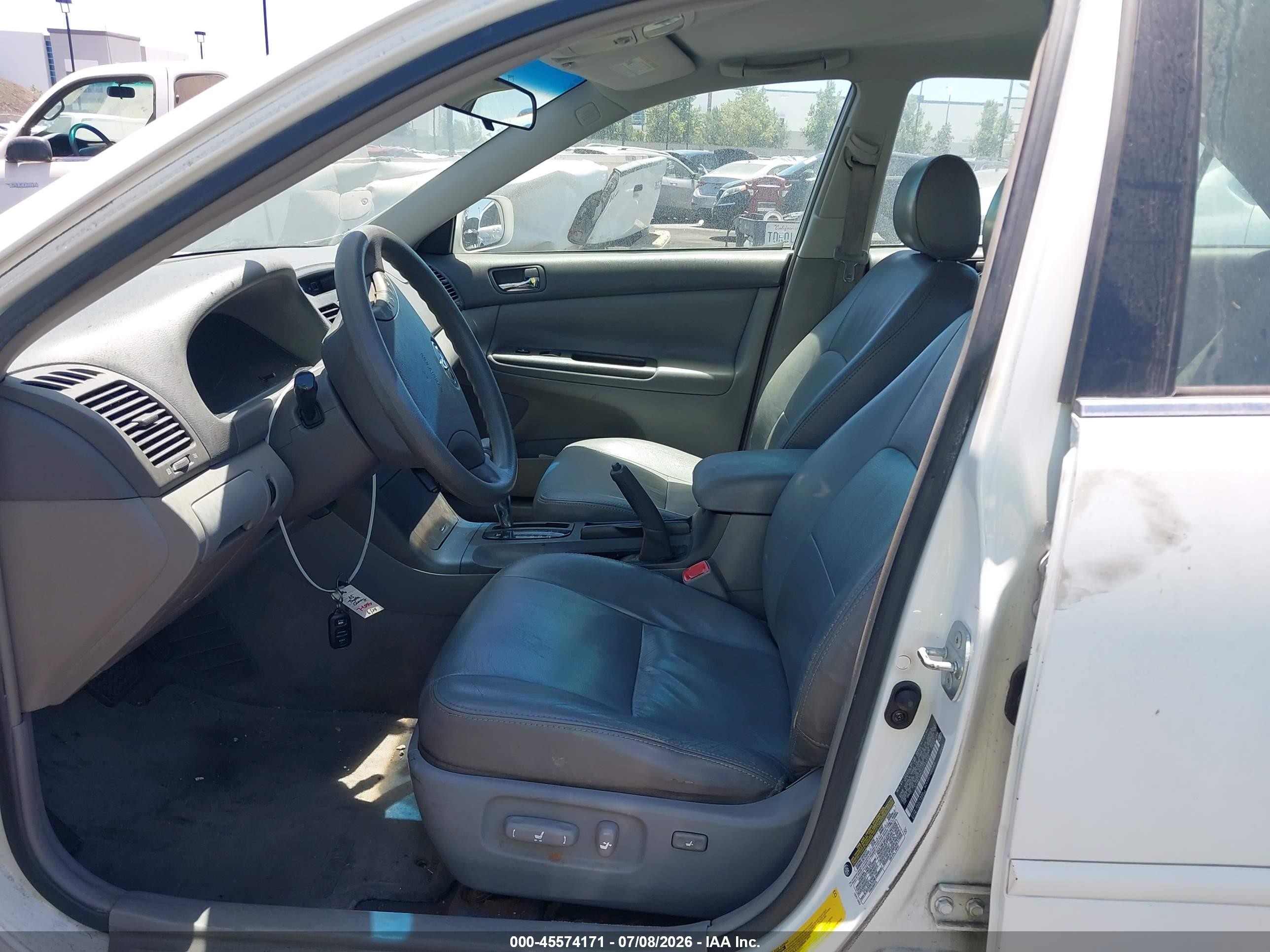 2005 Toyota Camry Le White vin: 4T1BE30K05U404540