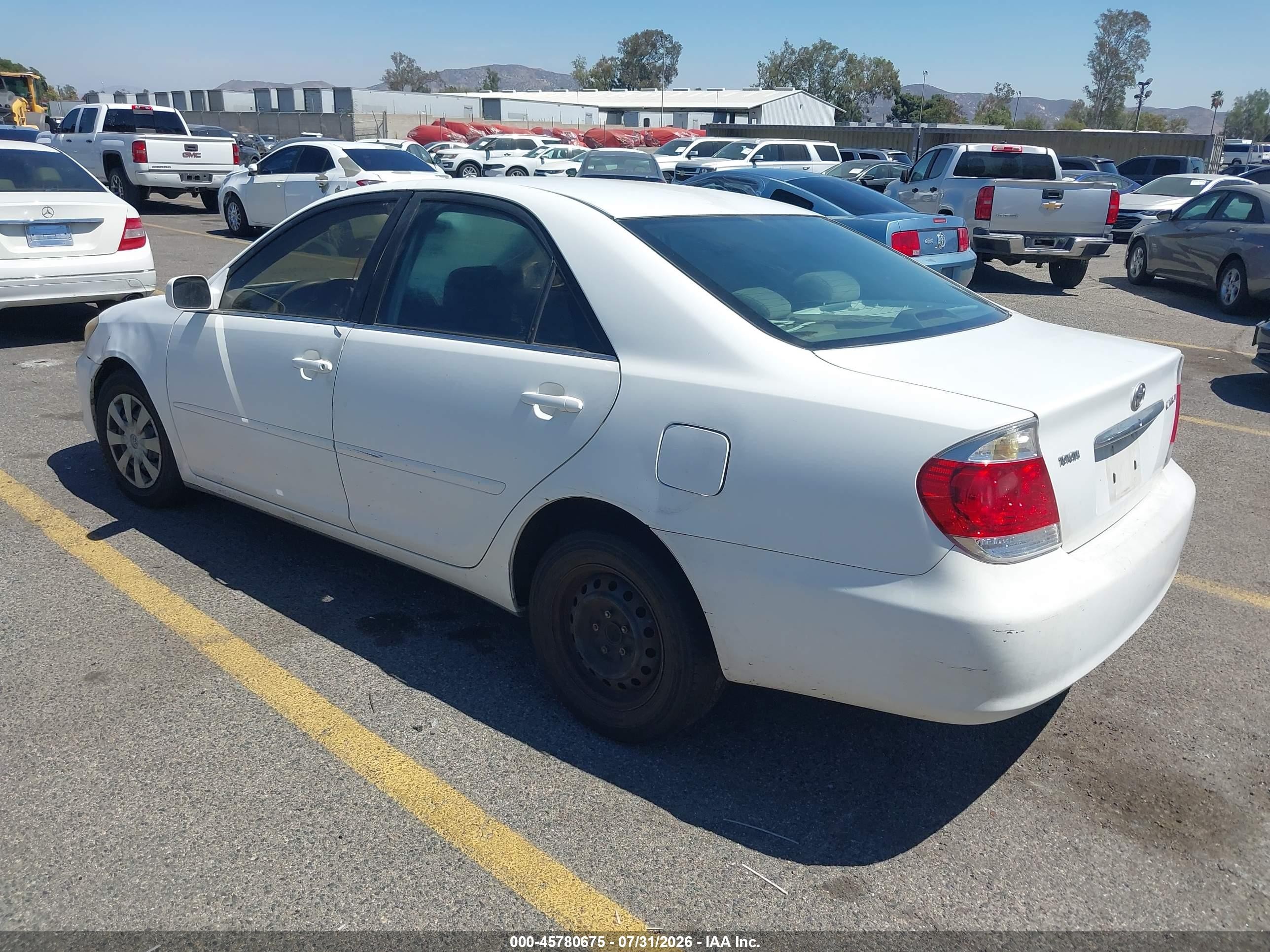 2005 Toyota Camry Le White vin: 4T1BE30K05U575630