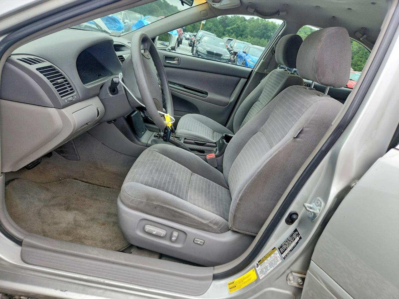 2005 Toyota Camry Le Silver vin: 4T1BE30K05U970357