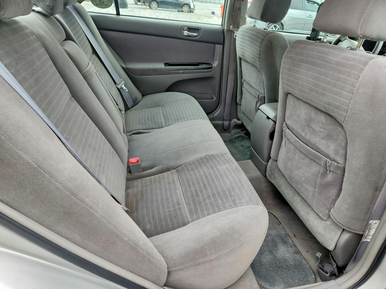 2005 Toyota Camry Le Silver vin: 4T1BE30K05U970357