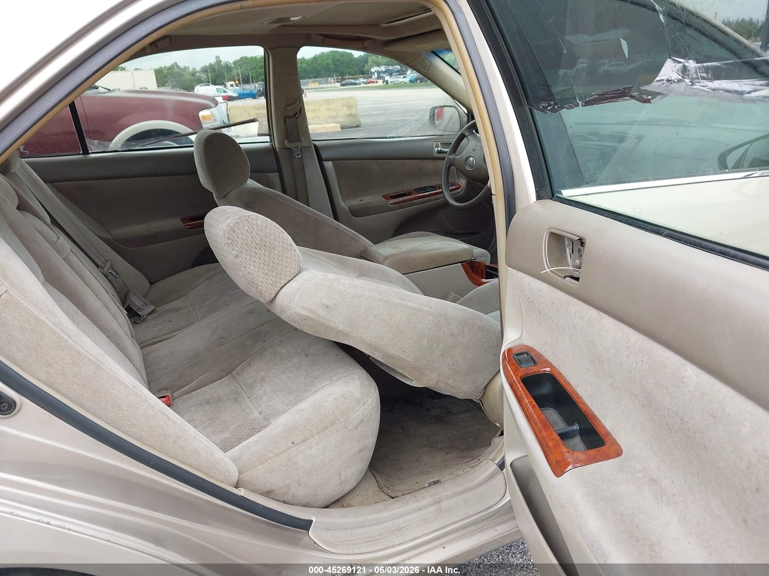 2002 Toyota Camry Xle Gold vin: 4T1BE30K12U043427