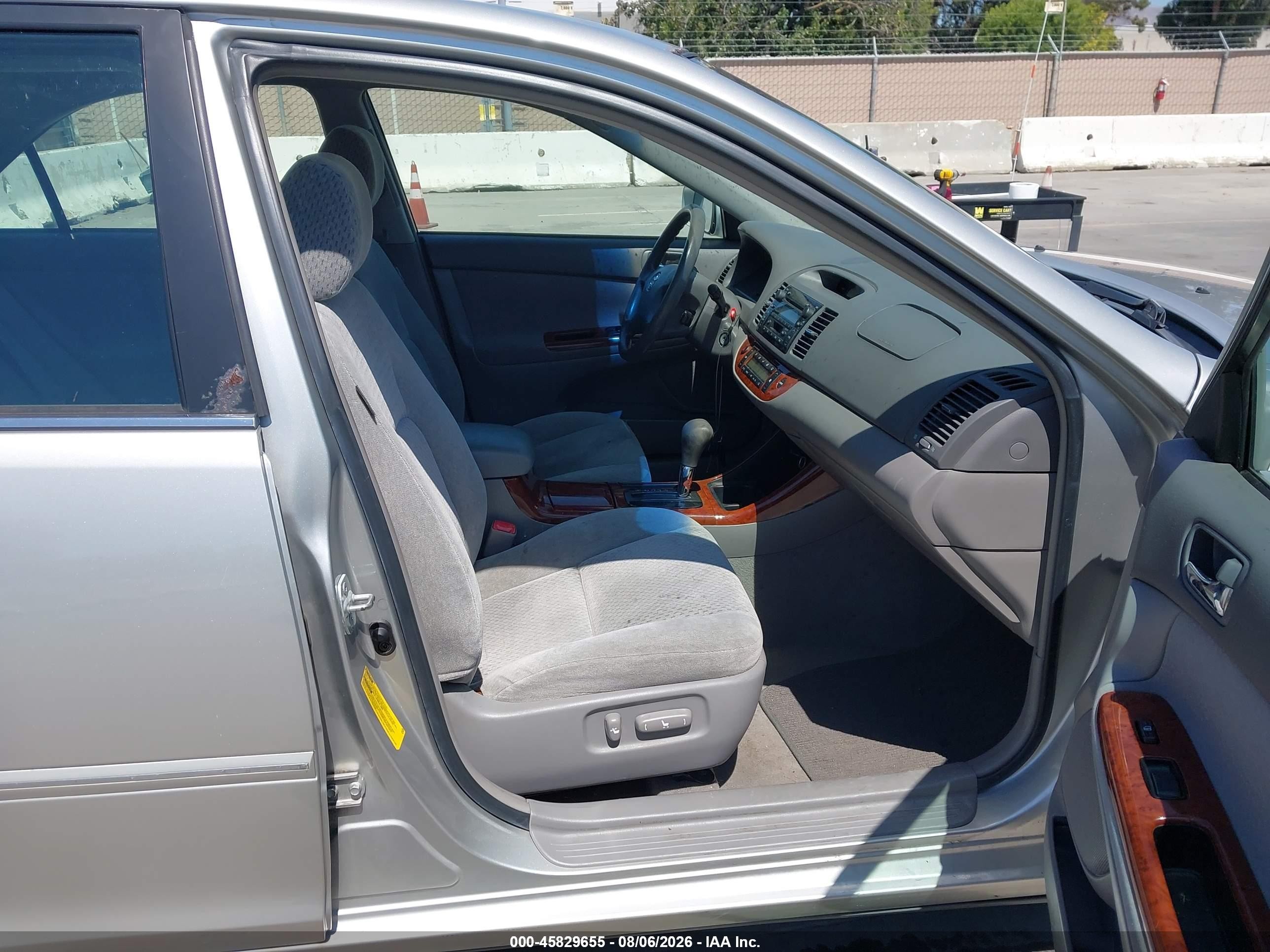 2004 Toyota Camry Xle Silver vin: 4T1BE30K14U848587
