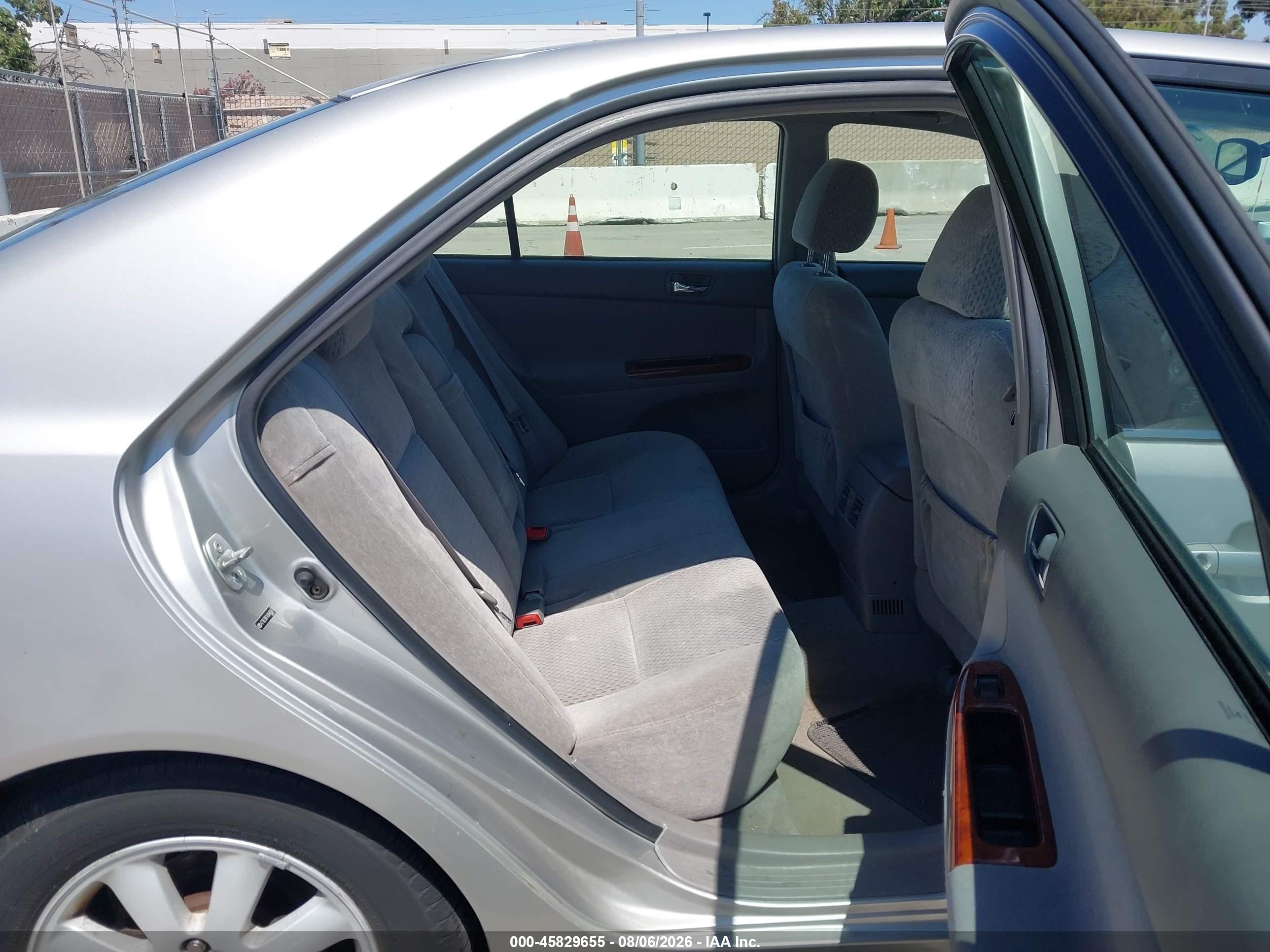2004 Toyota Camry Xle Silver vin: 4T1BE30K14U848587