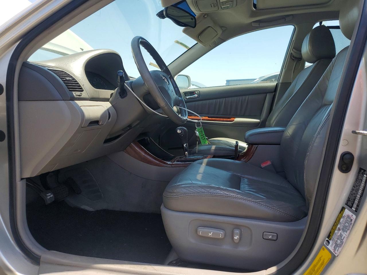 2004 Toyota Camry Xle Silver vin: 4T1BE30K14U850422