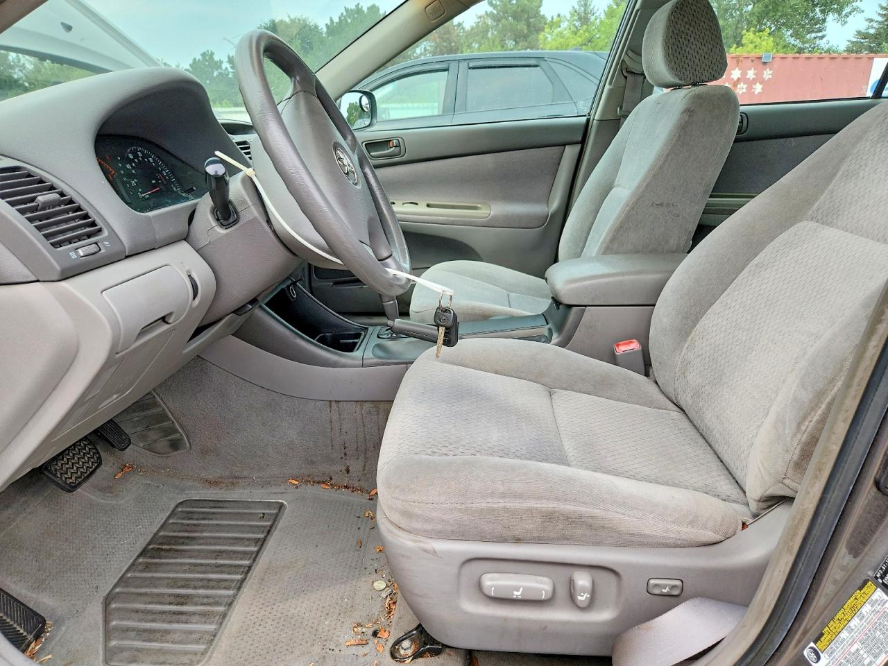 2004 Toyota Camry Le Gray vin: 4T1BE30K14U859671