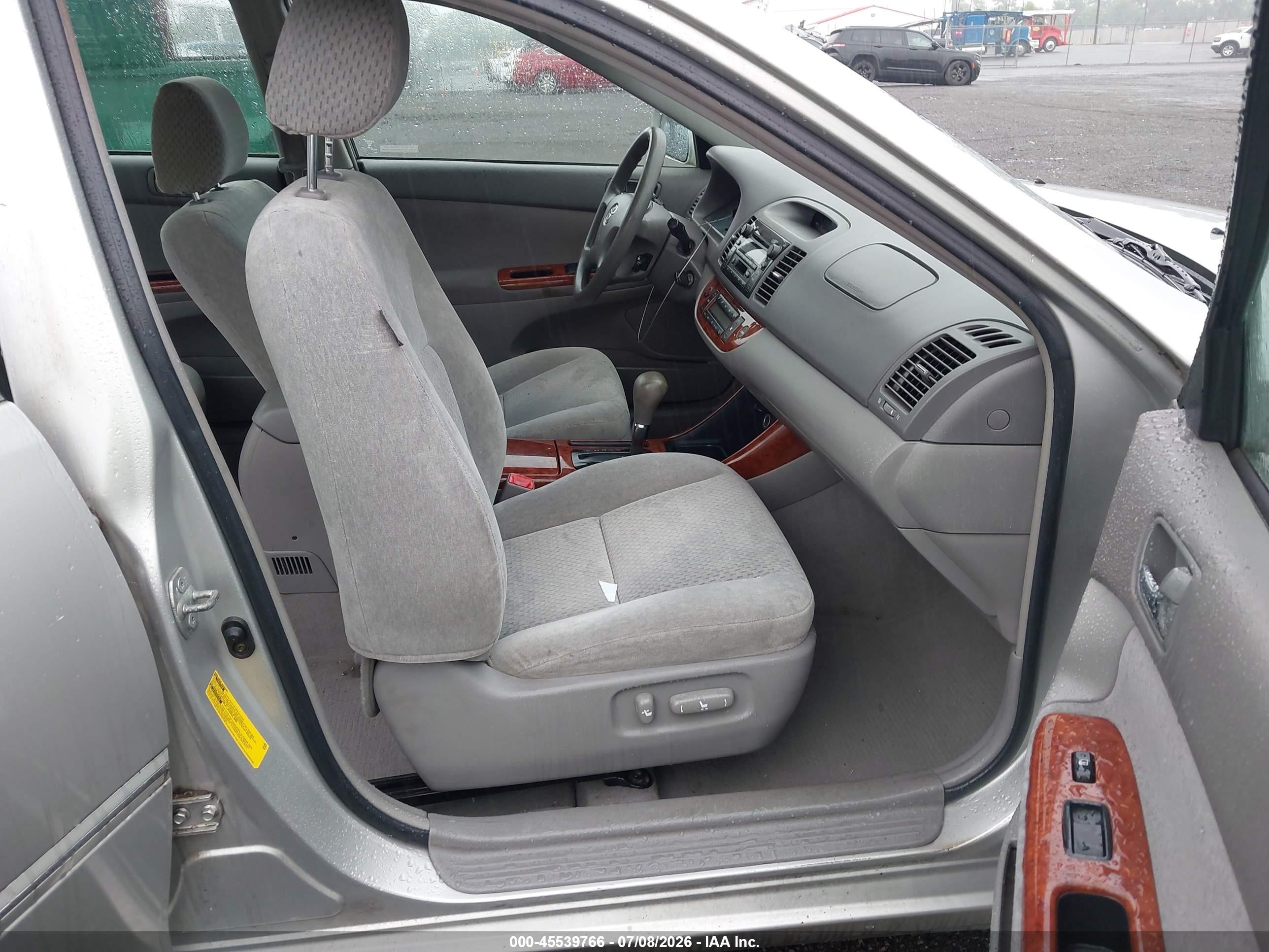 2004 Toyota Camry Xle Silver vin: 4T1BE30K14U861324