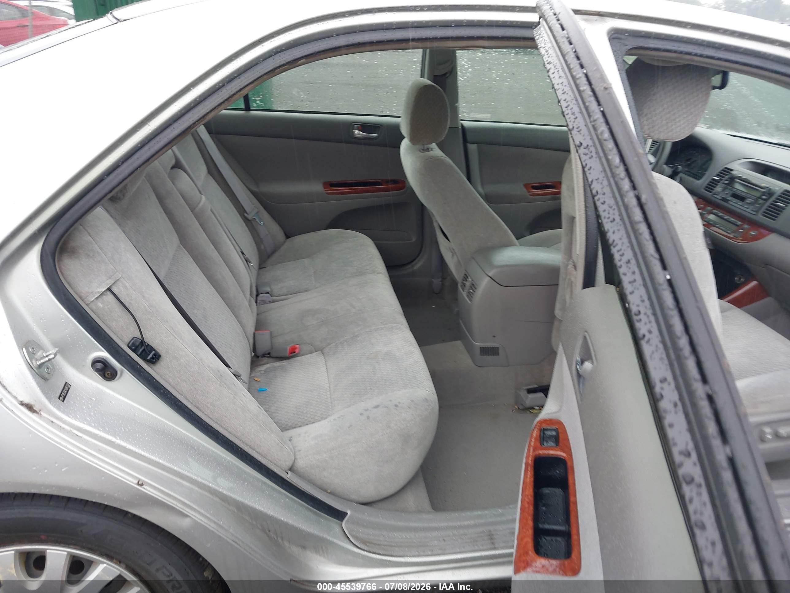 2004 Toyota Camry Xle Silver vin: 4T1BE30K14U861324