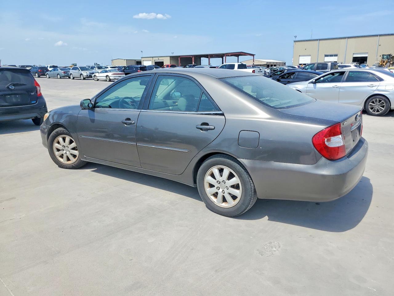 2004 Toyota Camry Xle Tan vin: 4T1BE30K14U897532