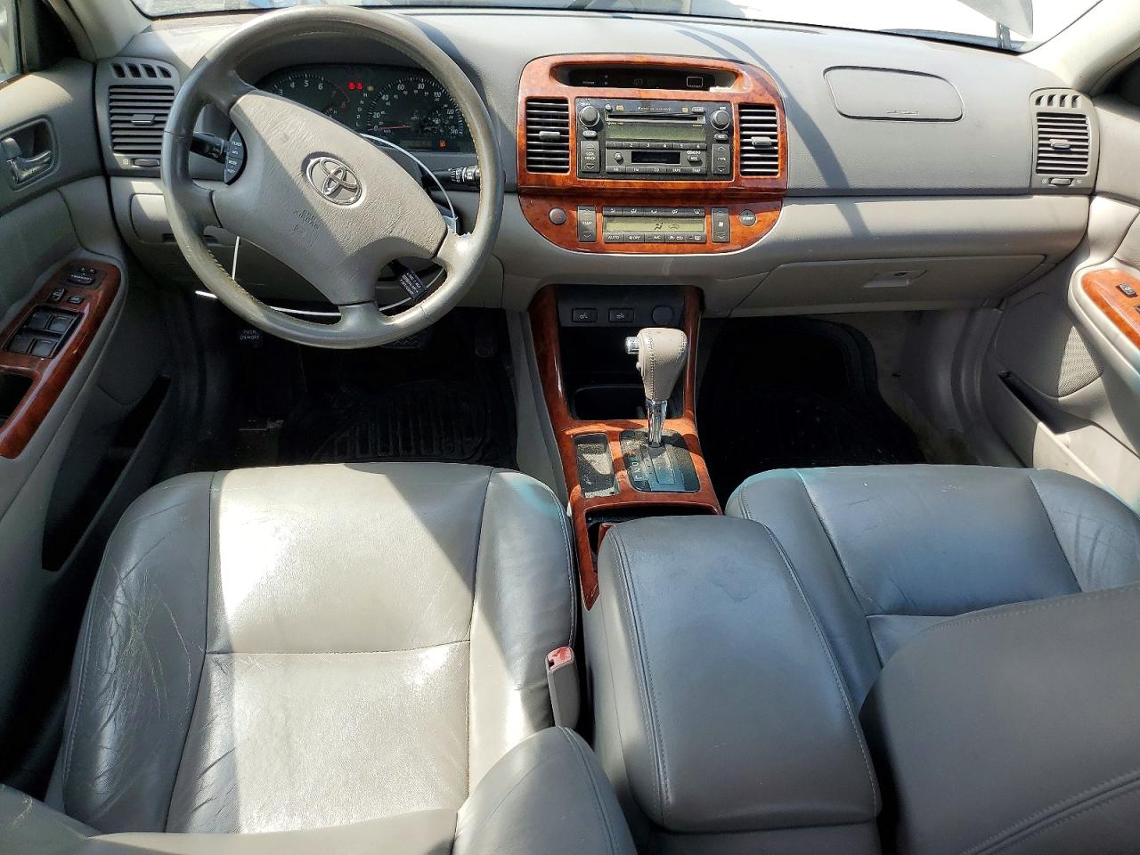 2004 Toyota Camry Xle Tan vin: 4T1BE30K14U897532