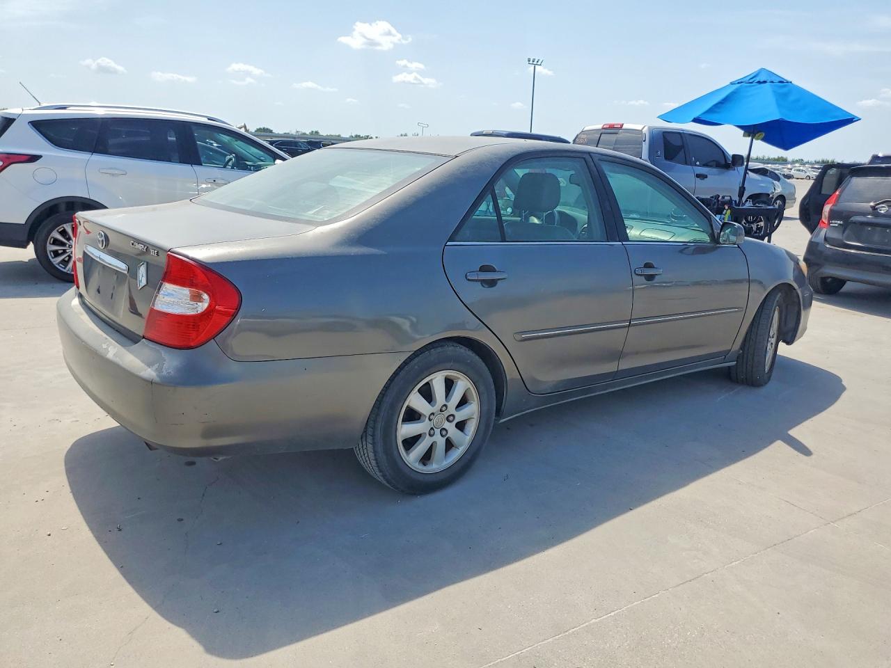 2004 Toyota Camry Xle Tan vin: 4T1BE30K14U897532