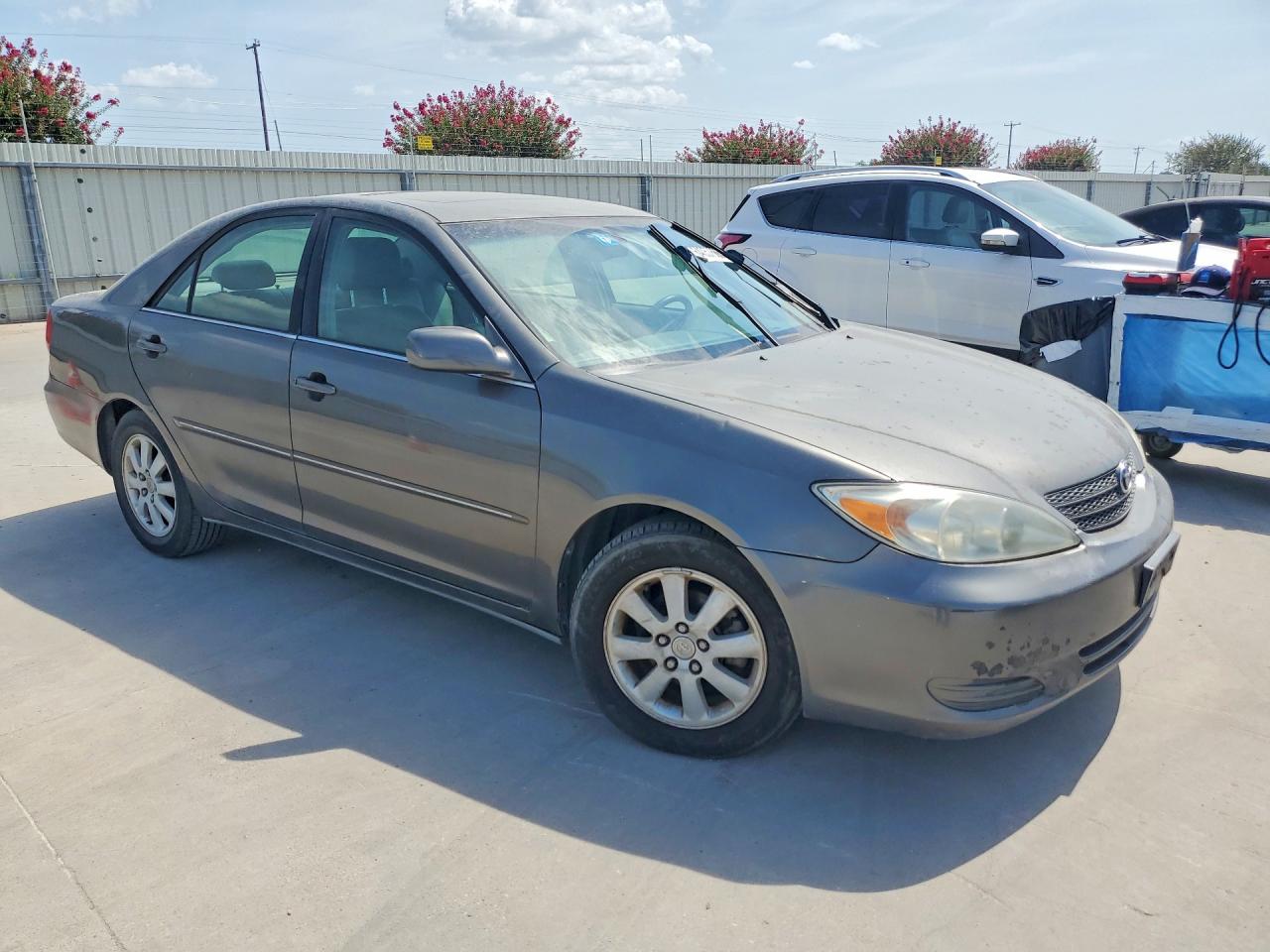 2004 Toyota Camry Xle Tan vin: 4T1BE30K14U897532